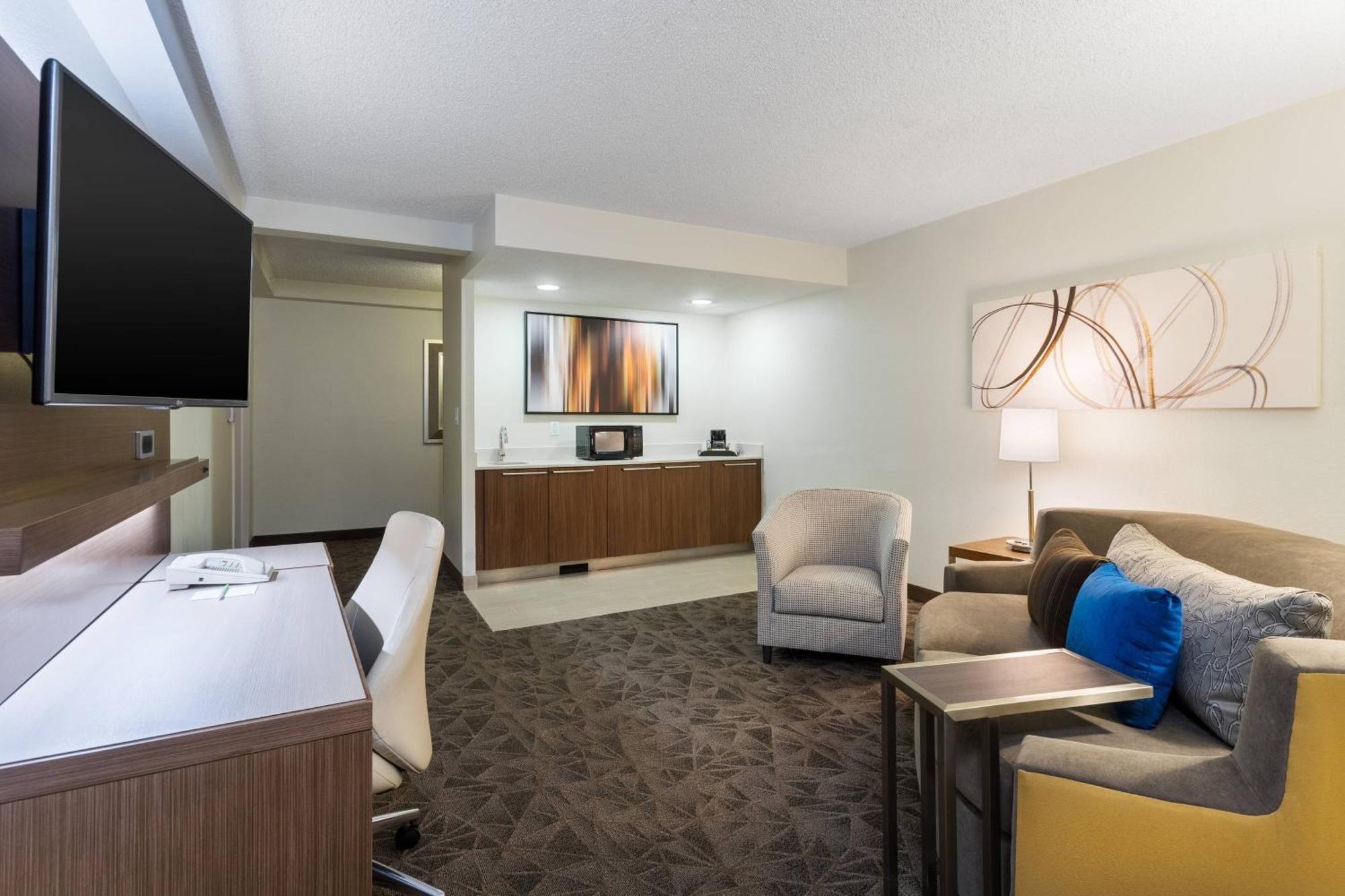 One-Bedroom King Suite Sofa Bed