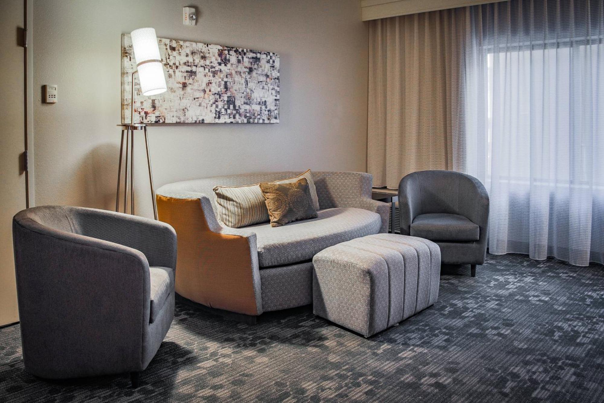 One-Bedroom Queen Suite Two Queen Beds Sofa Bed