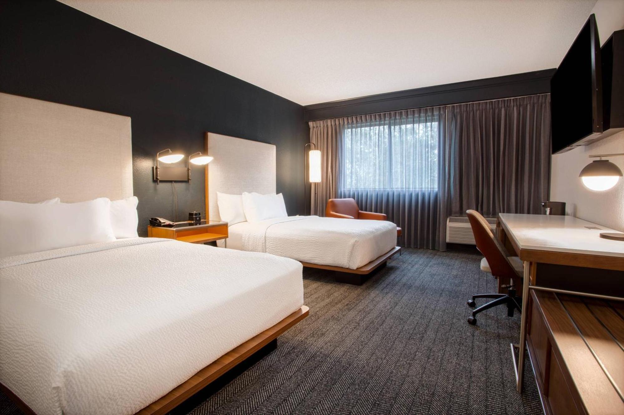 Queen Room Two Queen Beds Hearing Accessible