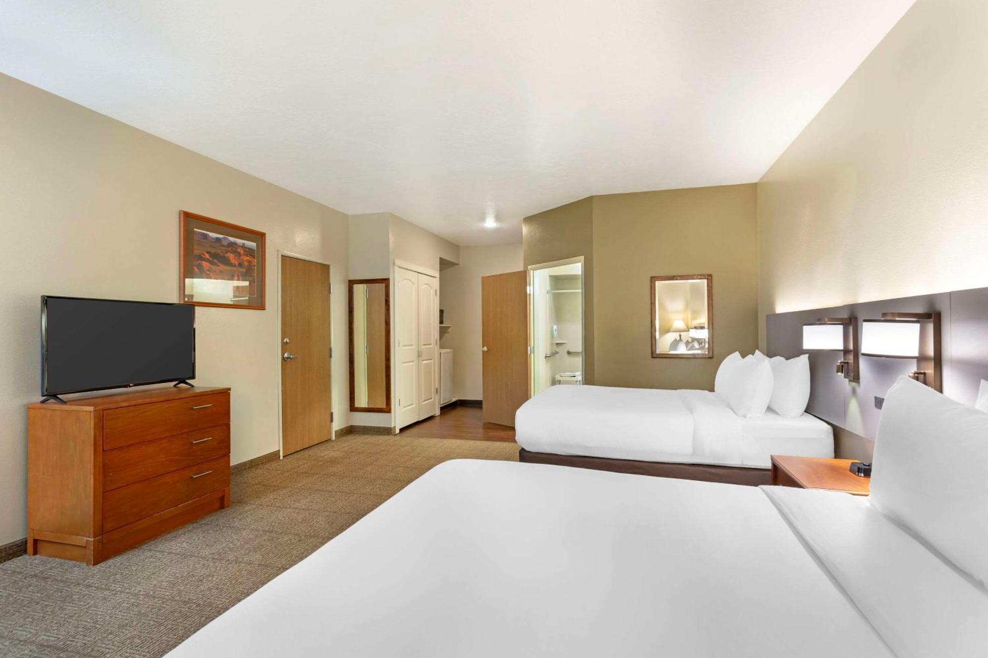 Queen Room Two Queen Beds Accessible or Non-Smoking
