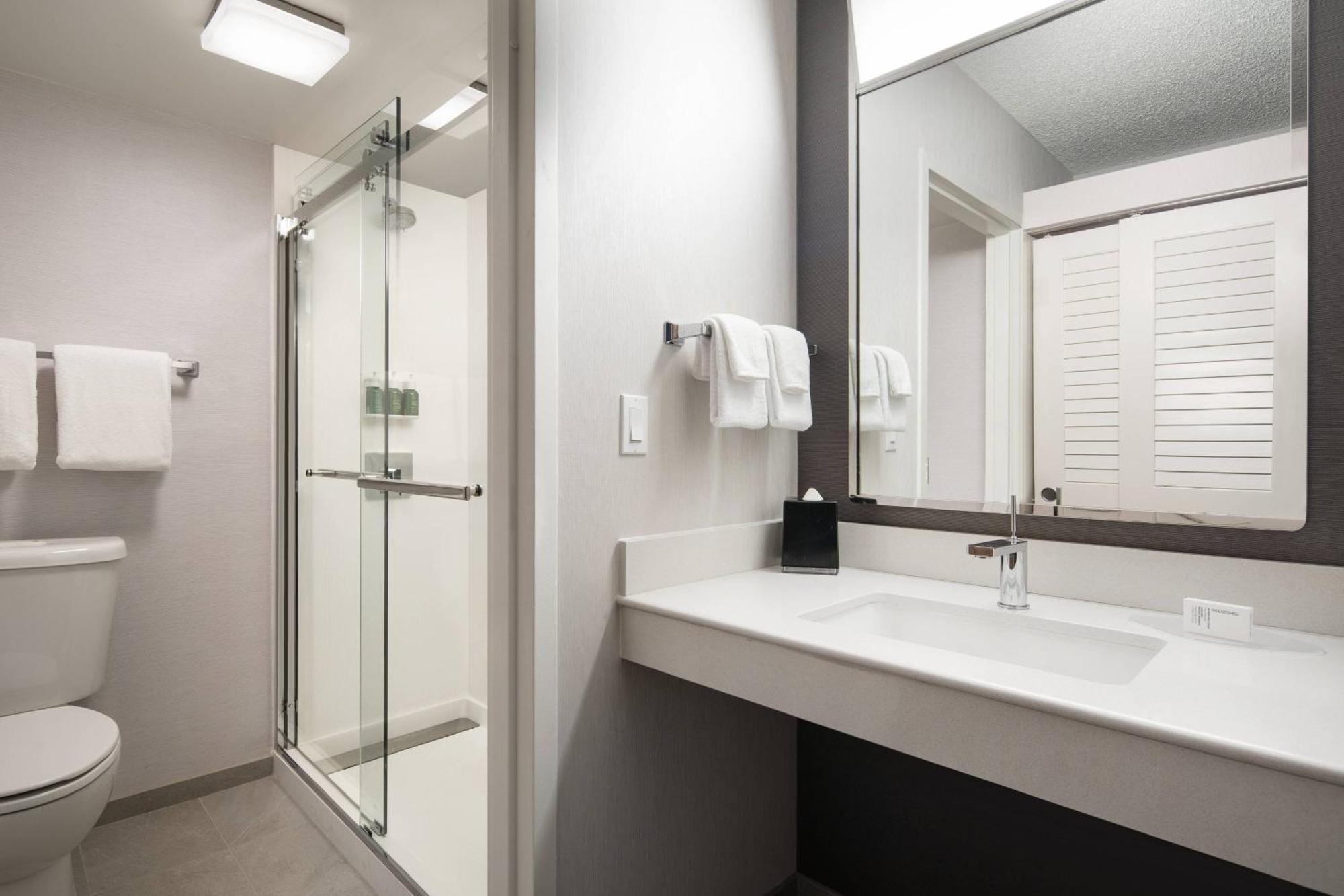 One-Bedroom King Suite,1632238990:JPEG