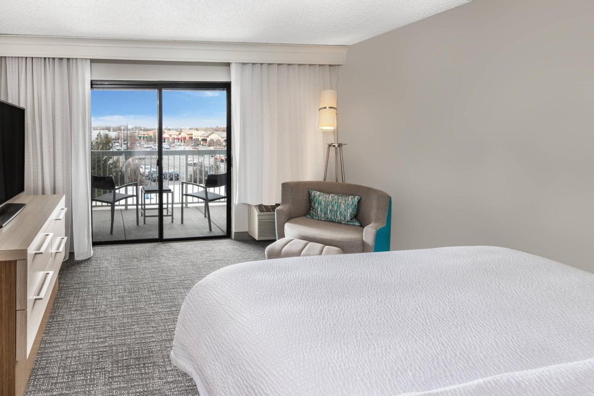 One-Bedroom King Suite Balcony Sofa Bed