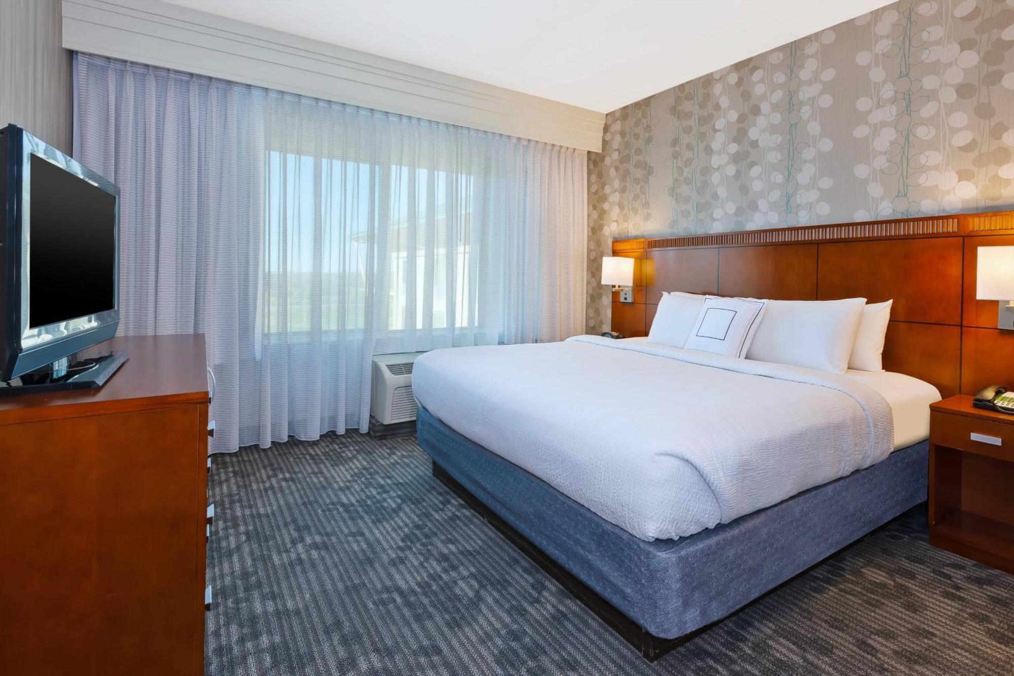 One-Bedroom King Suite,1632246525:JPEG