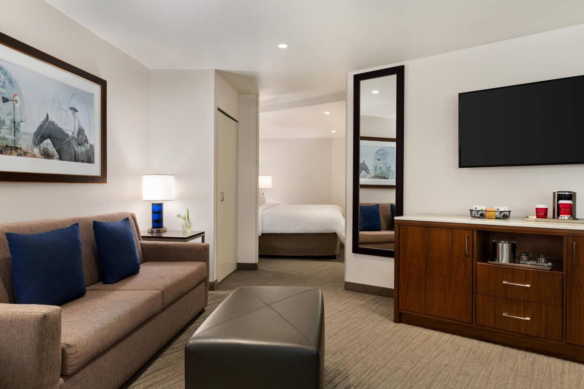 1 Bedroom Suite 1 King Sofa bed Whirlpool,1632252872:JPEG