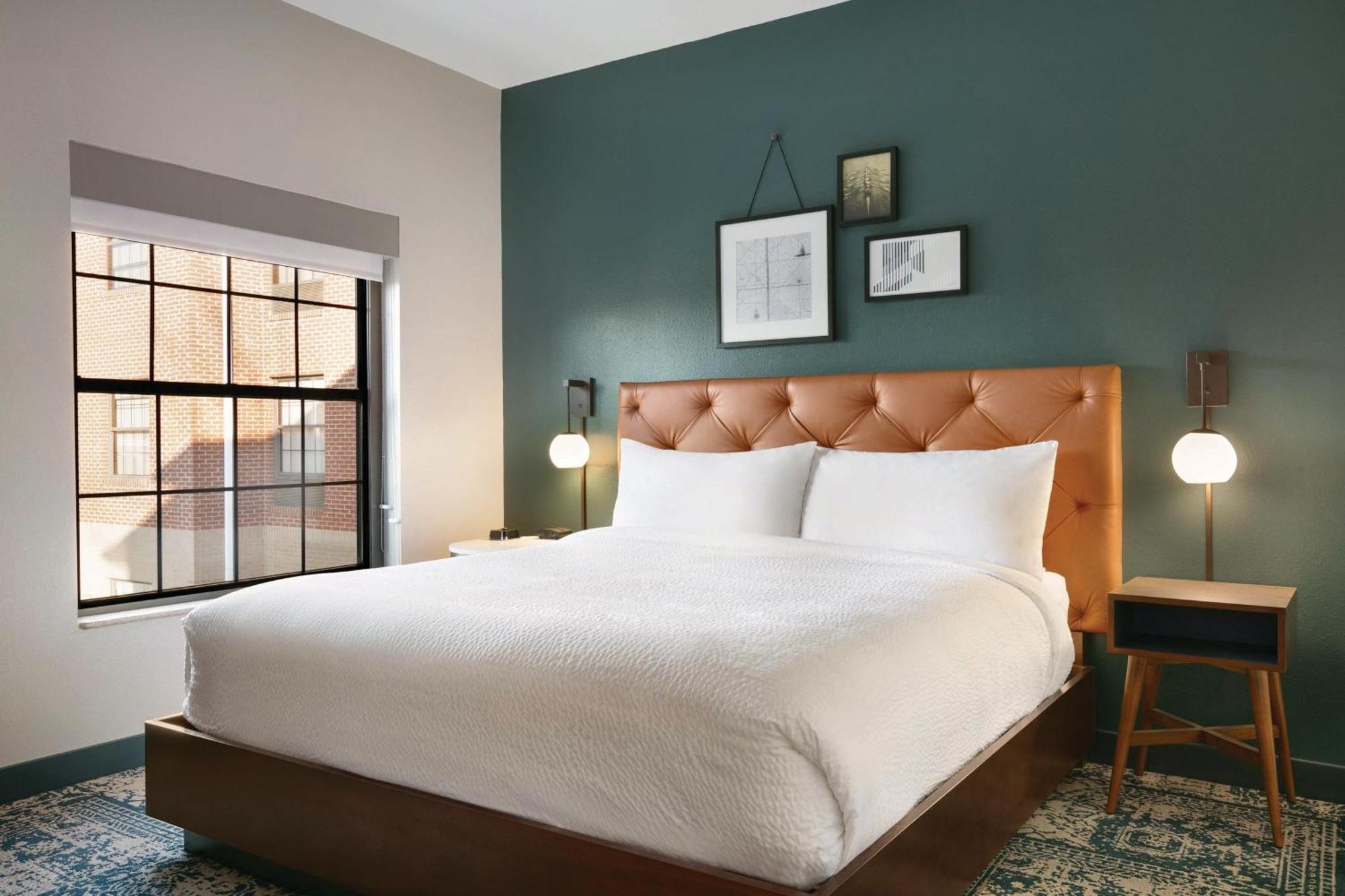 1 Bedroom Suite 1 King Alternate bed sofa bed,1632262549:JPEG