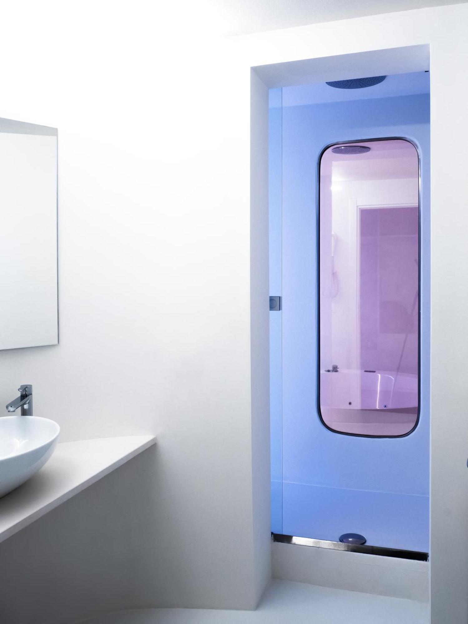 Deluxe Suite Spa Bath