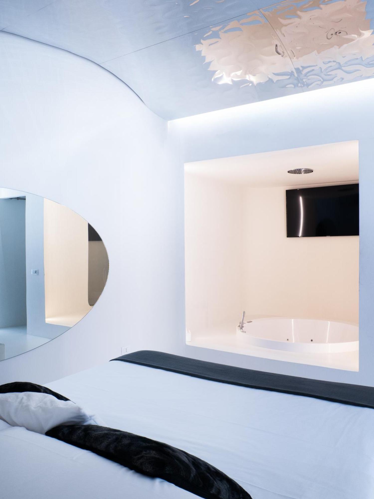 Deluxe Suite Spa Bath