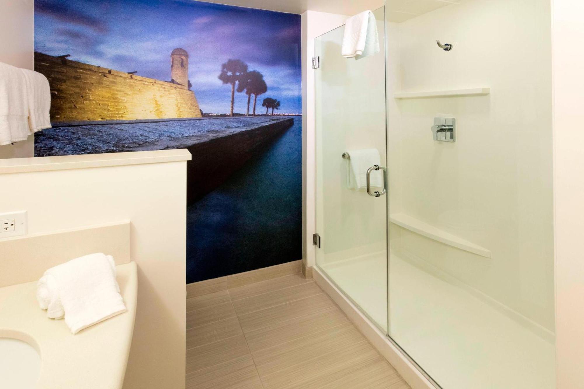 King Room Bathtub Mobility Access or Hearing Accessible