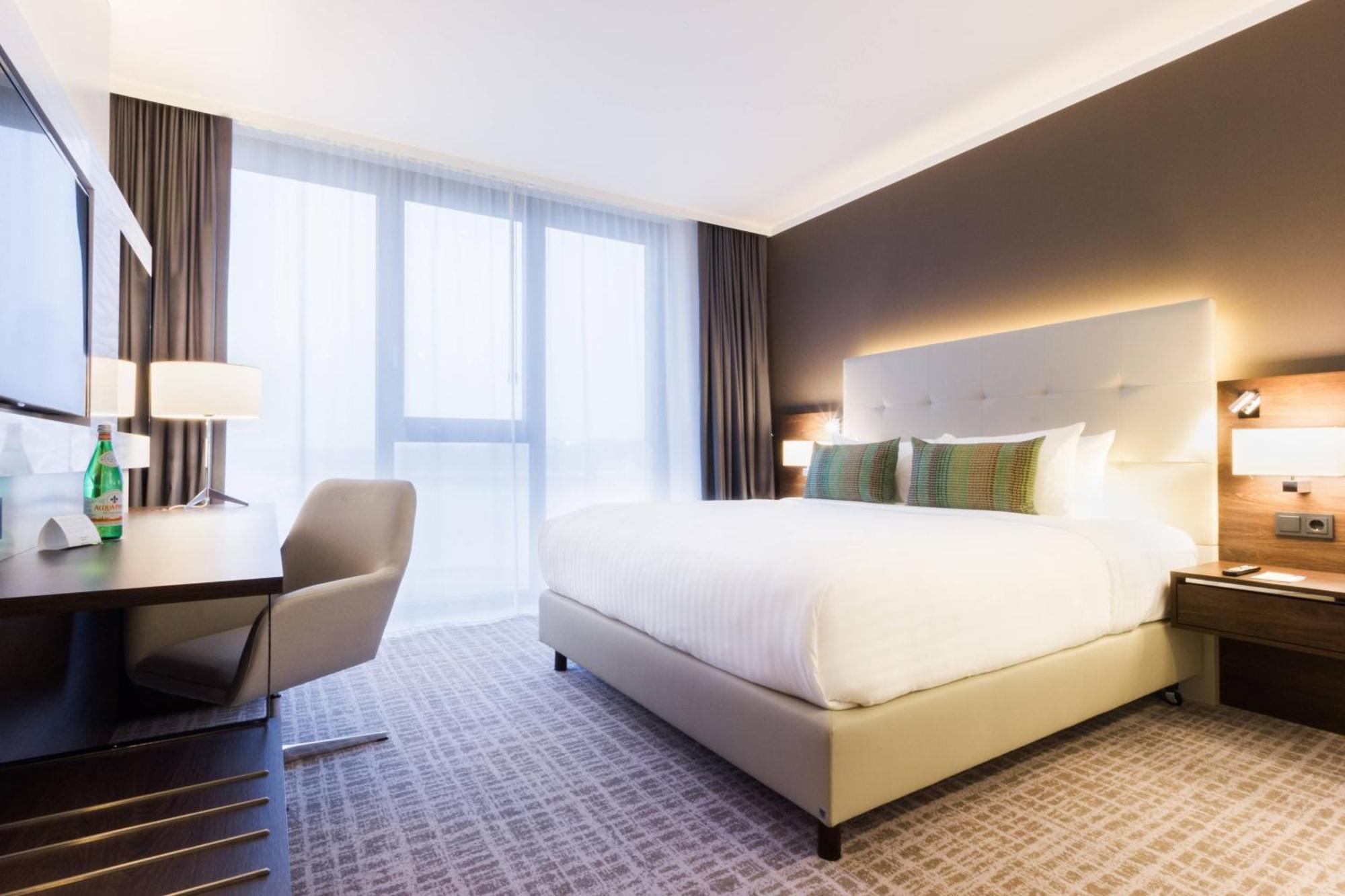 Standard Double Room King Size Bed Park View