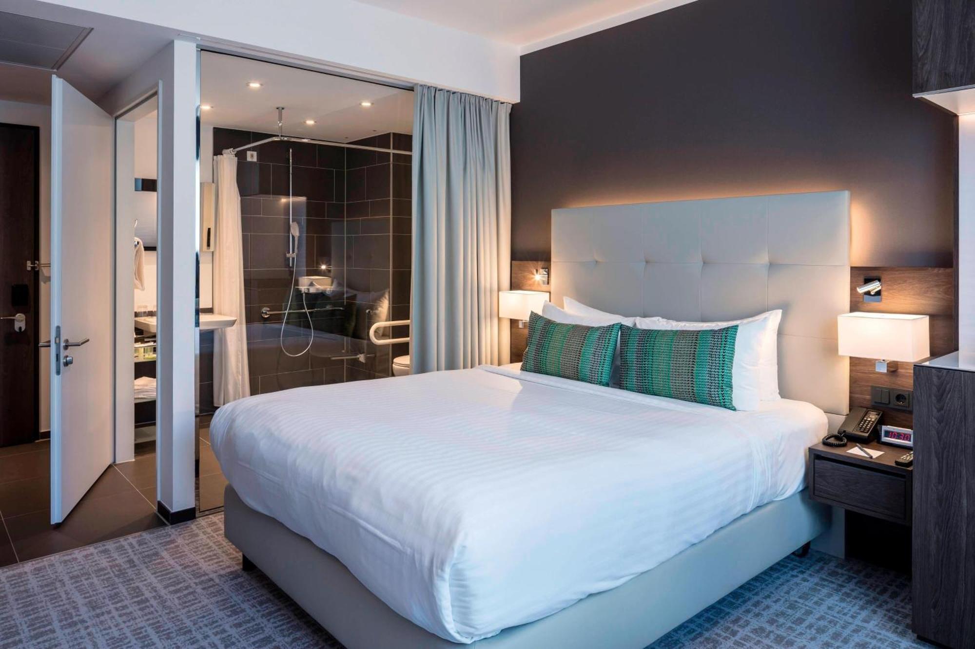 Standard Double Room King Size Bed Park View
