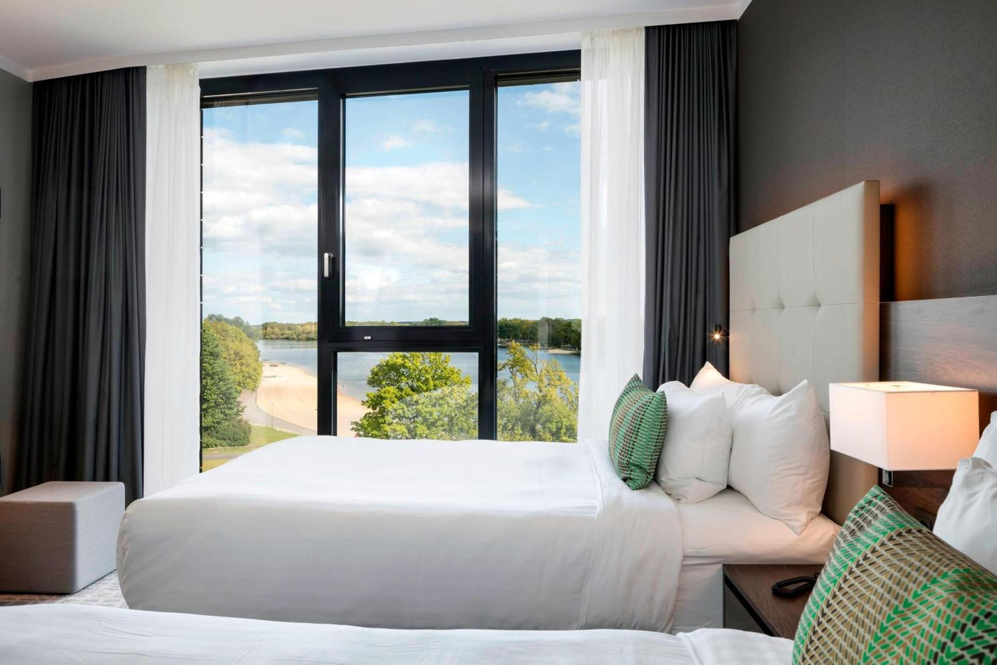 Standard Twin Room Lake View