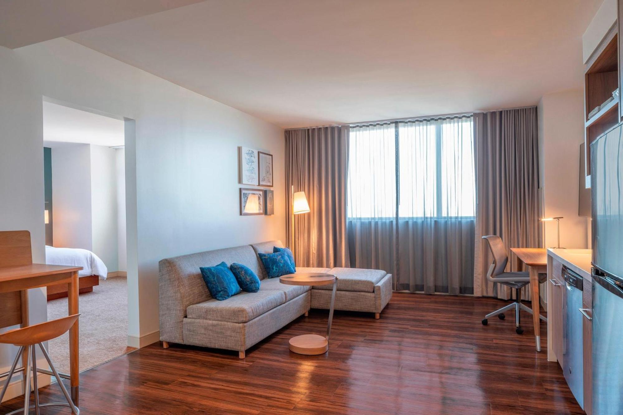 City Suite 1 Bedroom Suite 1 King Sofa bed City view