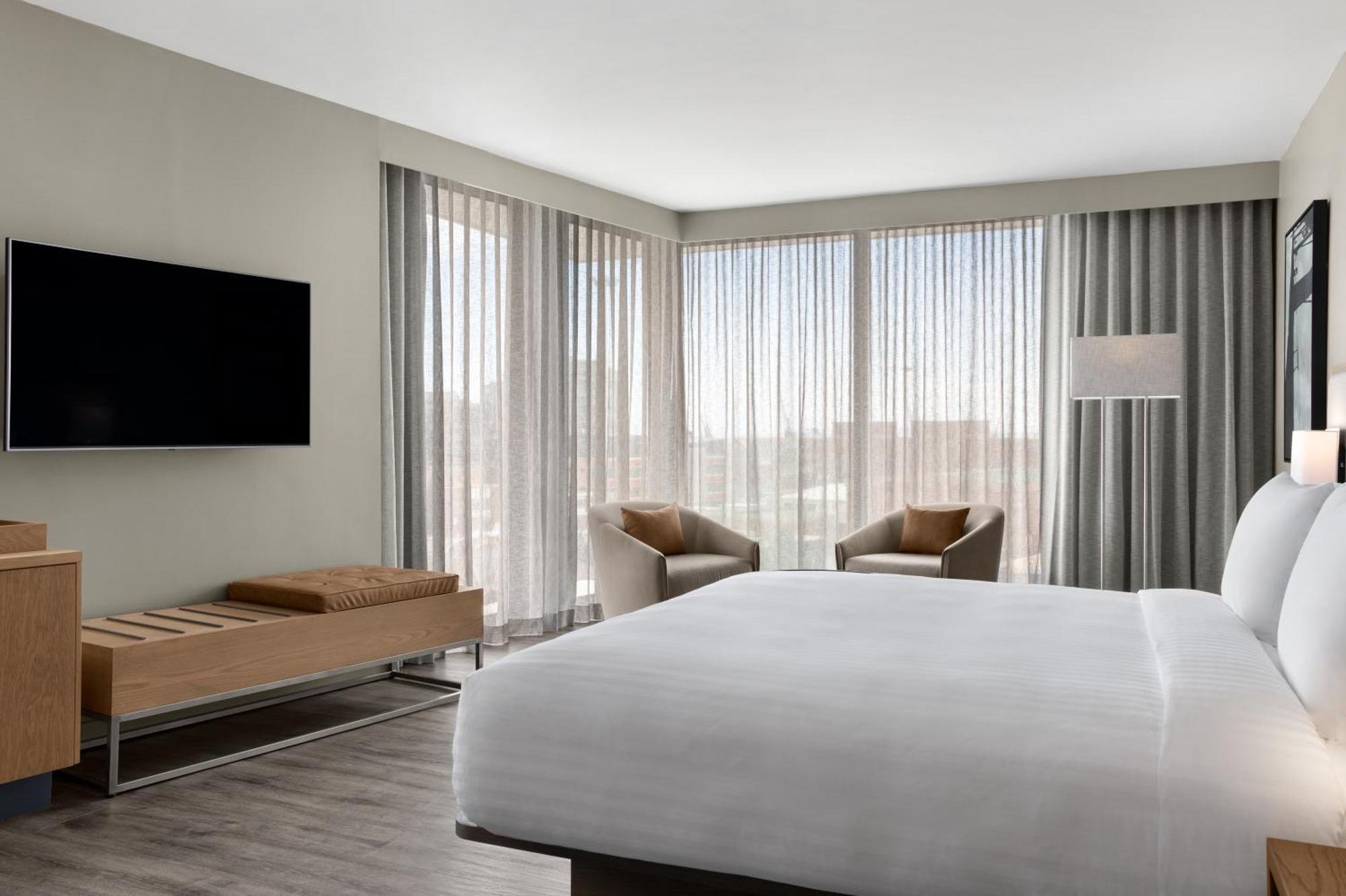 Suite met Kingsize Bed en Uitzicht op de Haven