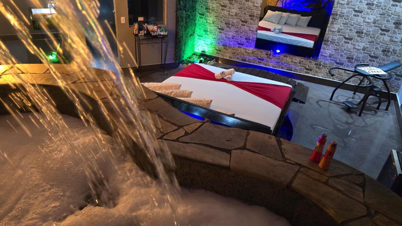 Suite Hot Tub,1632311349:JPEG