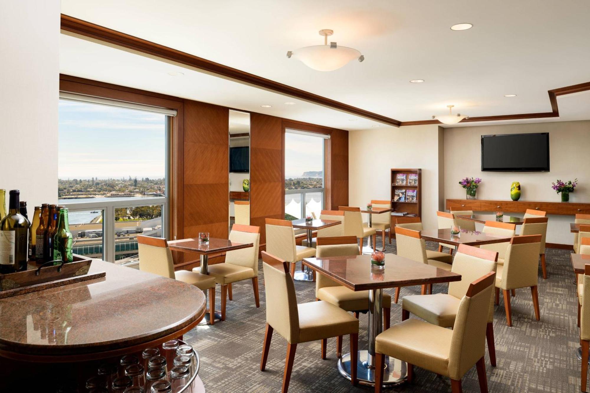 1 King Bed City View Room
