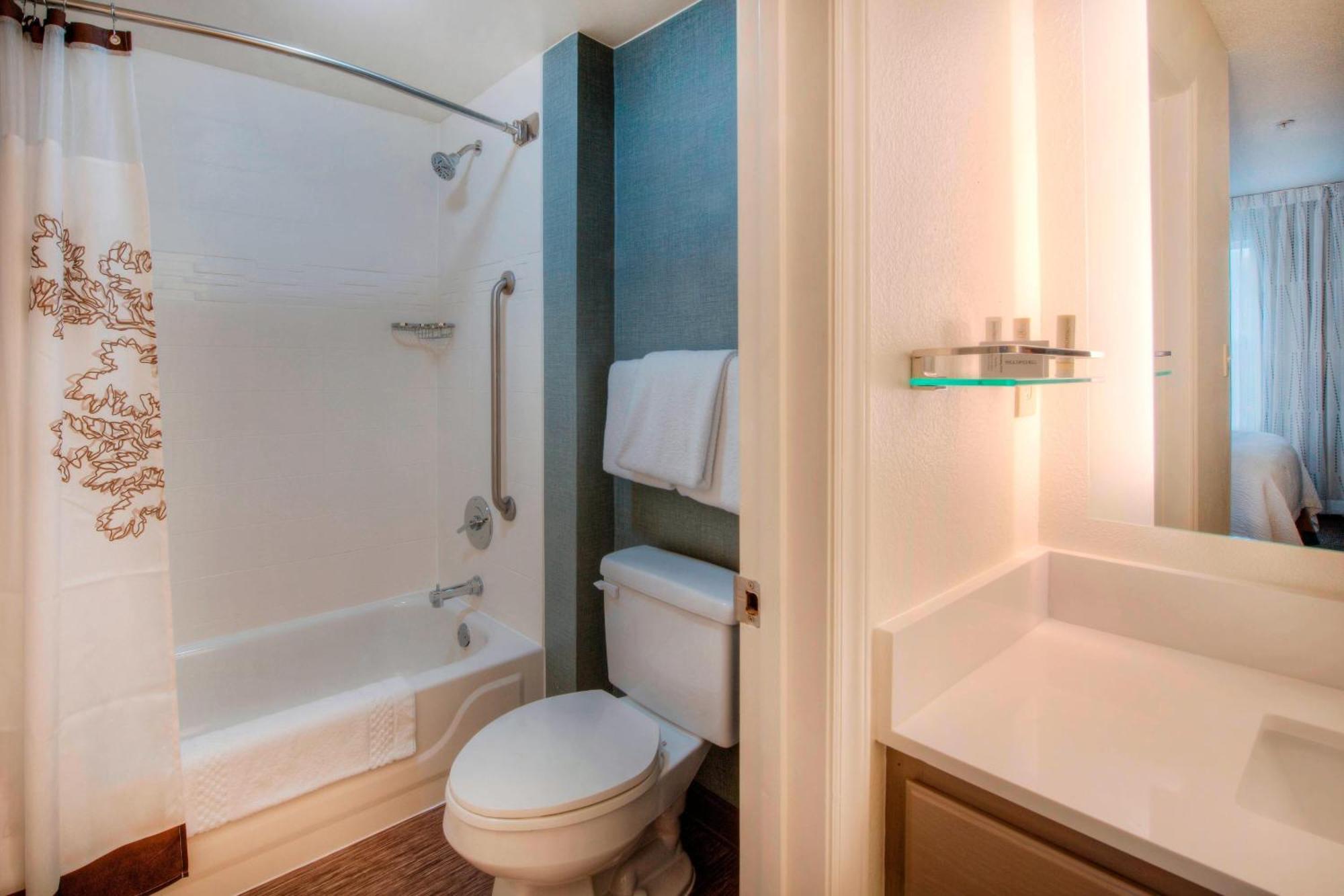 Two-Bedroom Suite,1632997588:JPEG