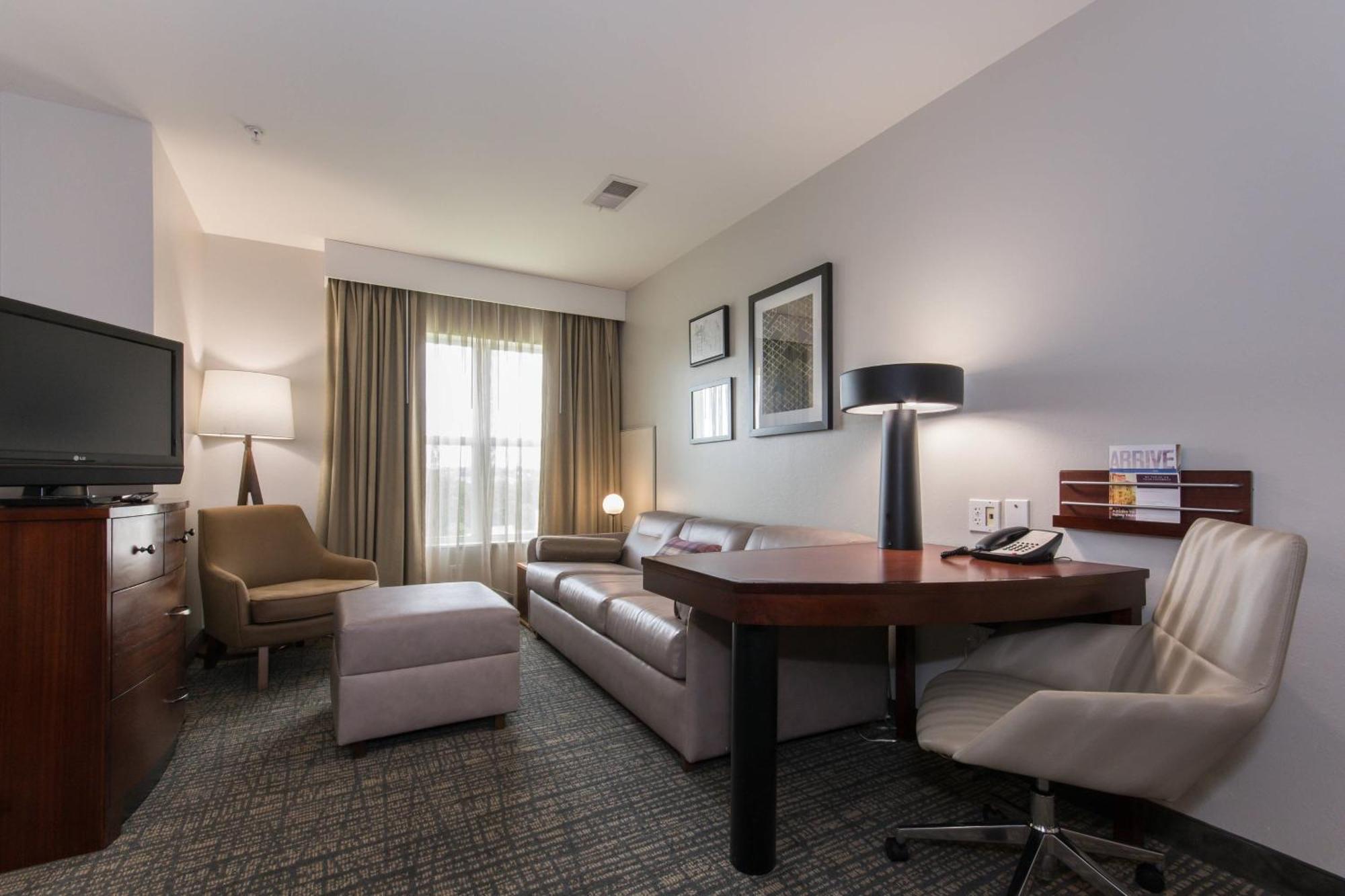 Two-Bedroom Suite,1632998910:JPEG