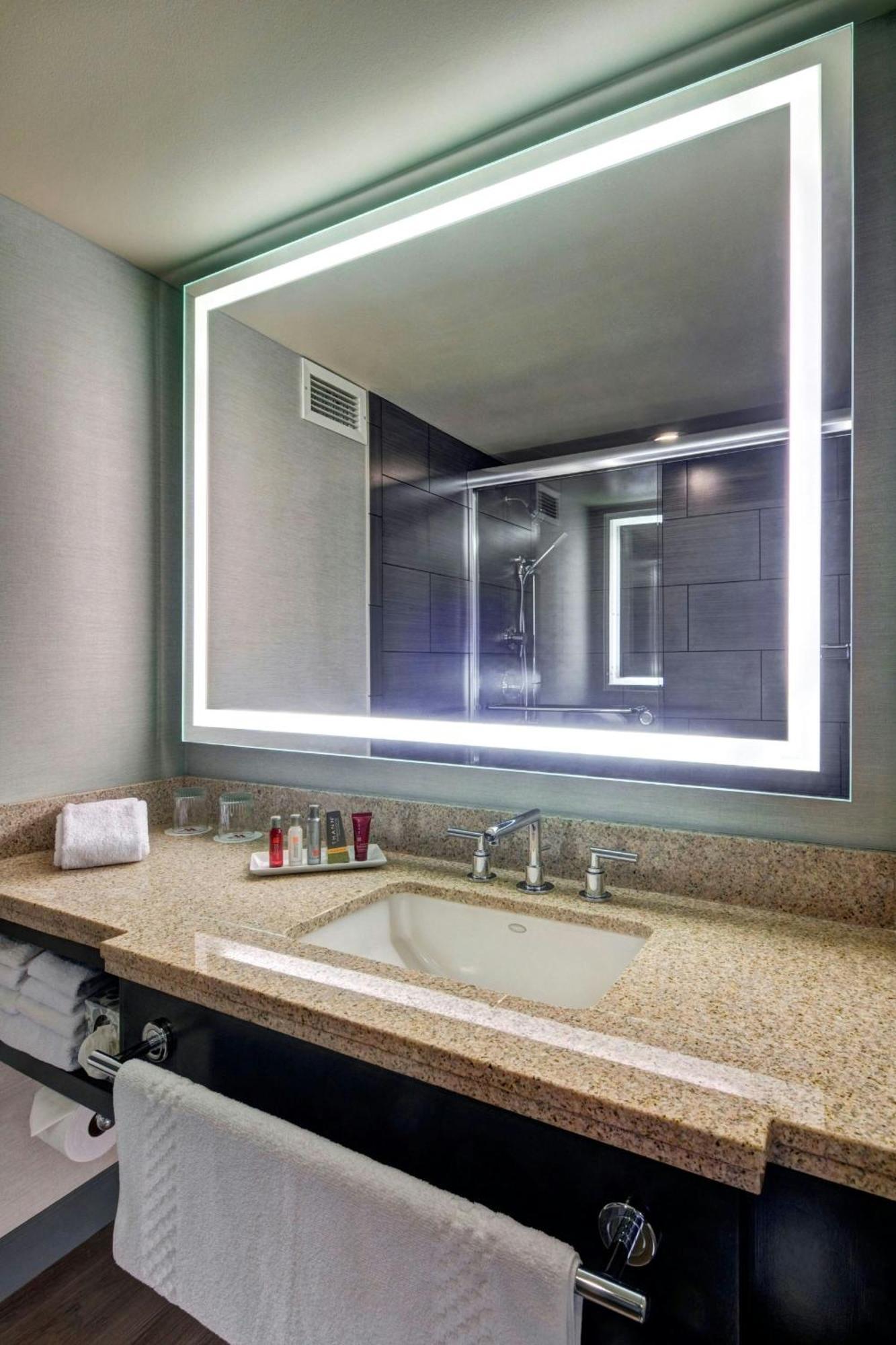 Guest room 1 King City view
