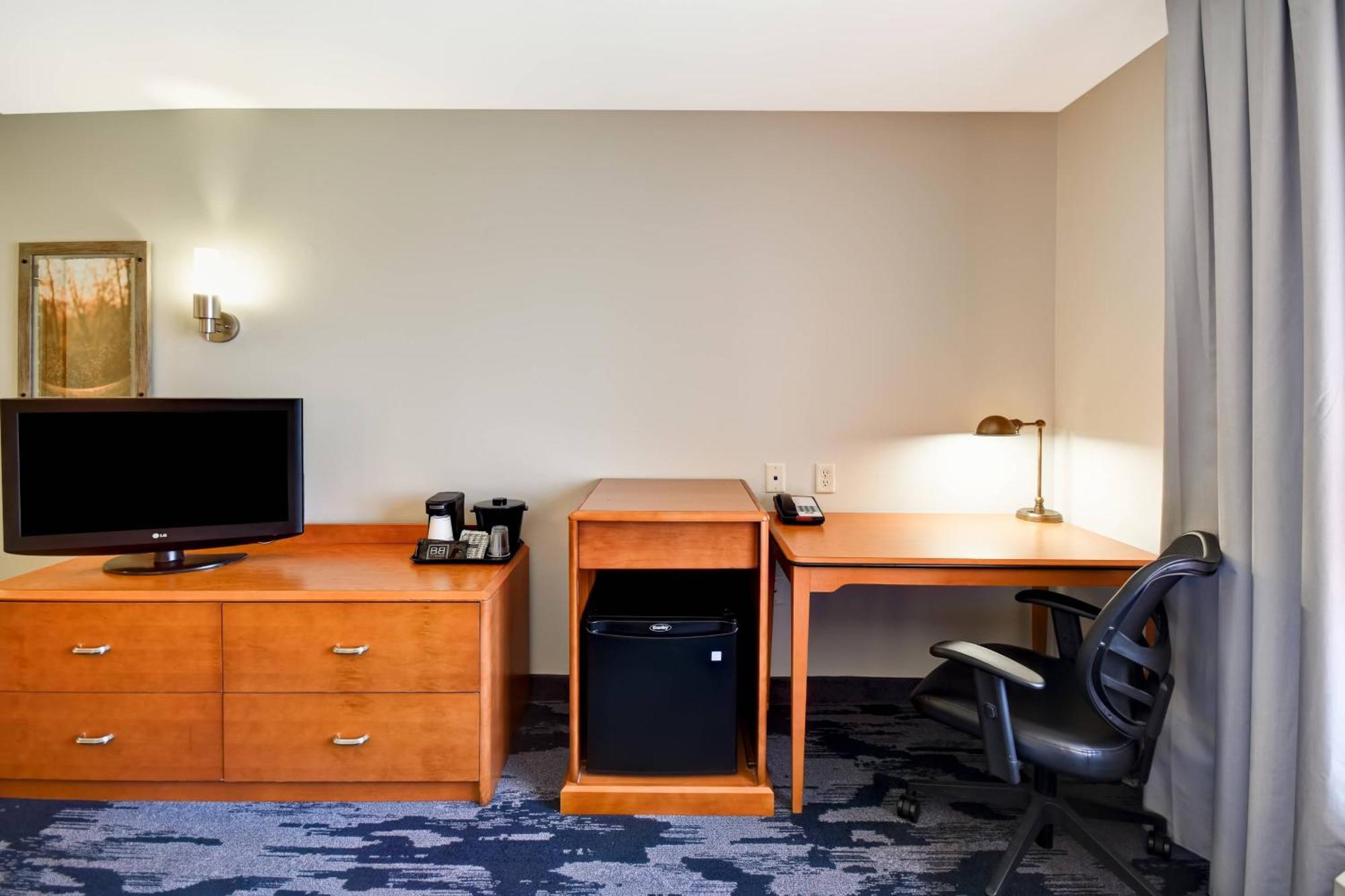 Queen Room Two Queen Beds Bathtub Mobility Access or Hearing Accessible,1633000817:JPEG