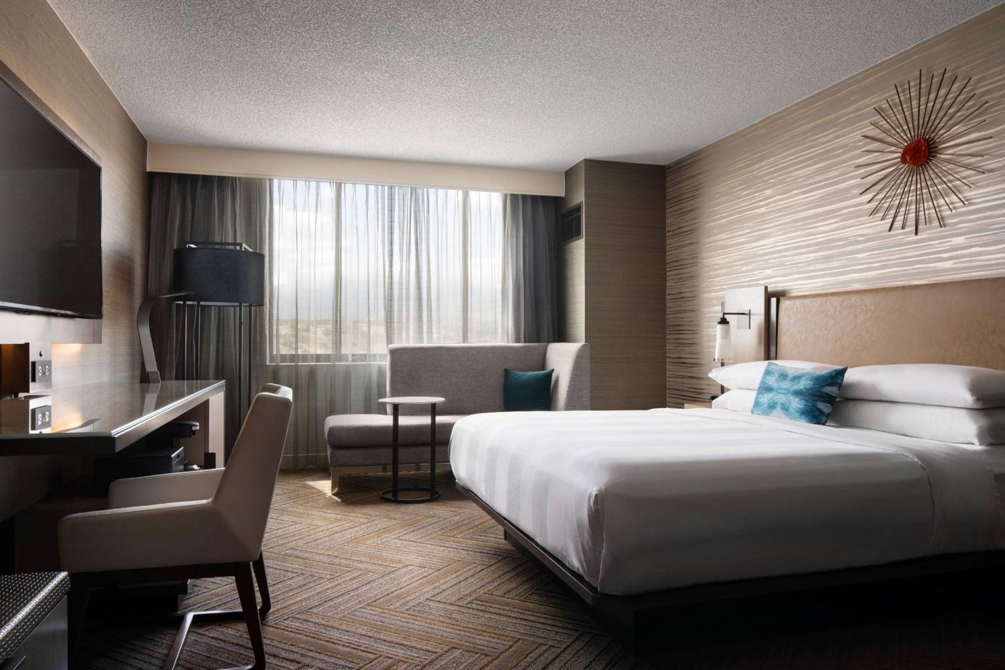 Concierge Level Guest Room King Bed or Two Double Beds,984129311:JPEG