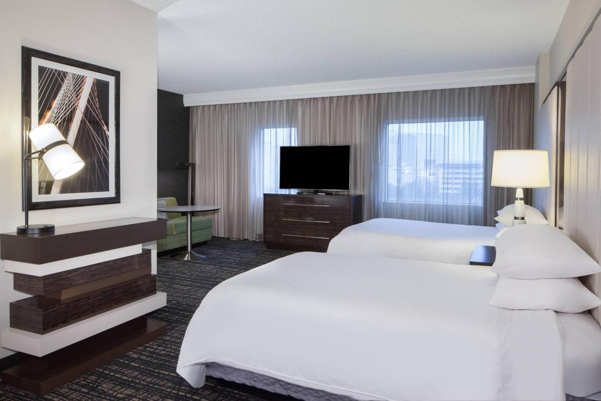 One-Bedroom Suite Two Double Beds Sofa Bed High Floor,1633001843:JPEG