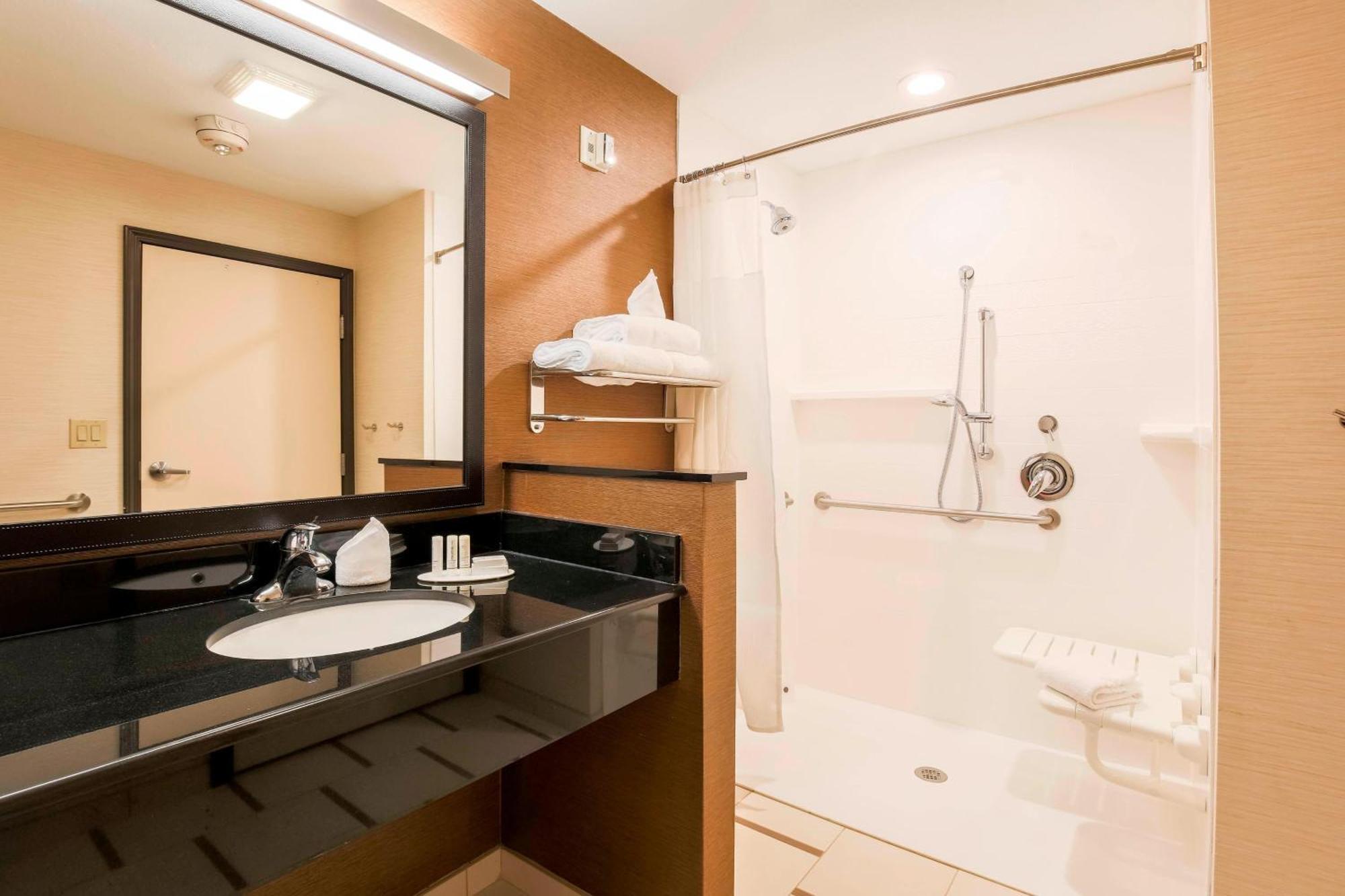 King Room with Roll-In Shower - Mobility Access/Hearing Accessible