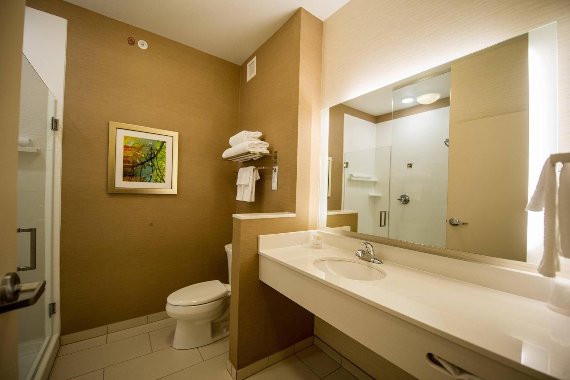 Queen Room with Two Queen Beds and Bathtub - Mobility Access