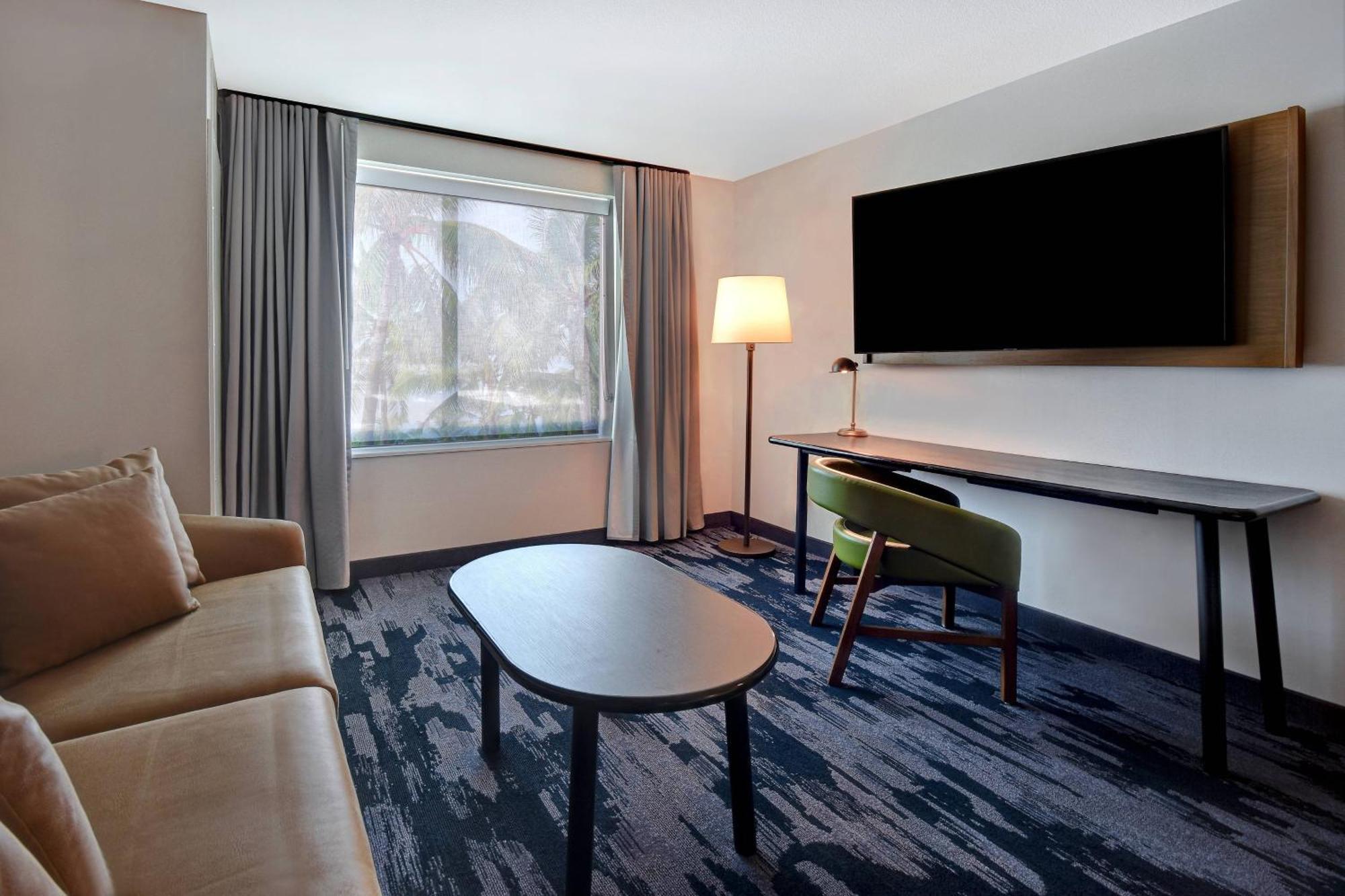 Suite 1 King Sofa bed City view
