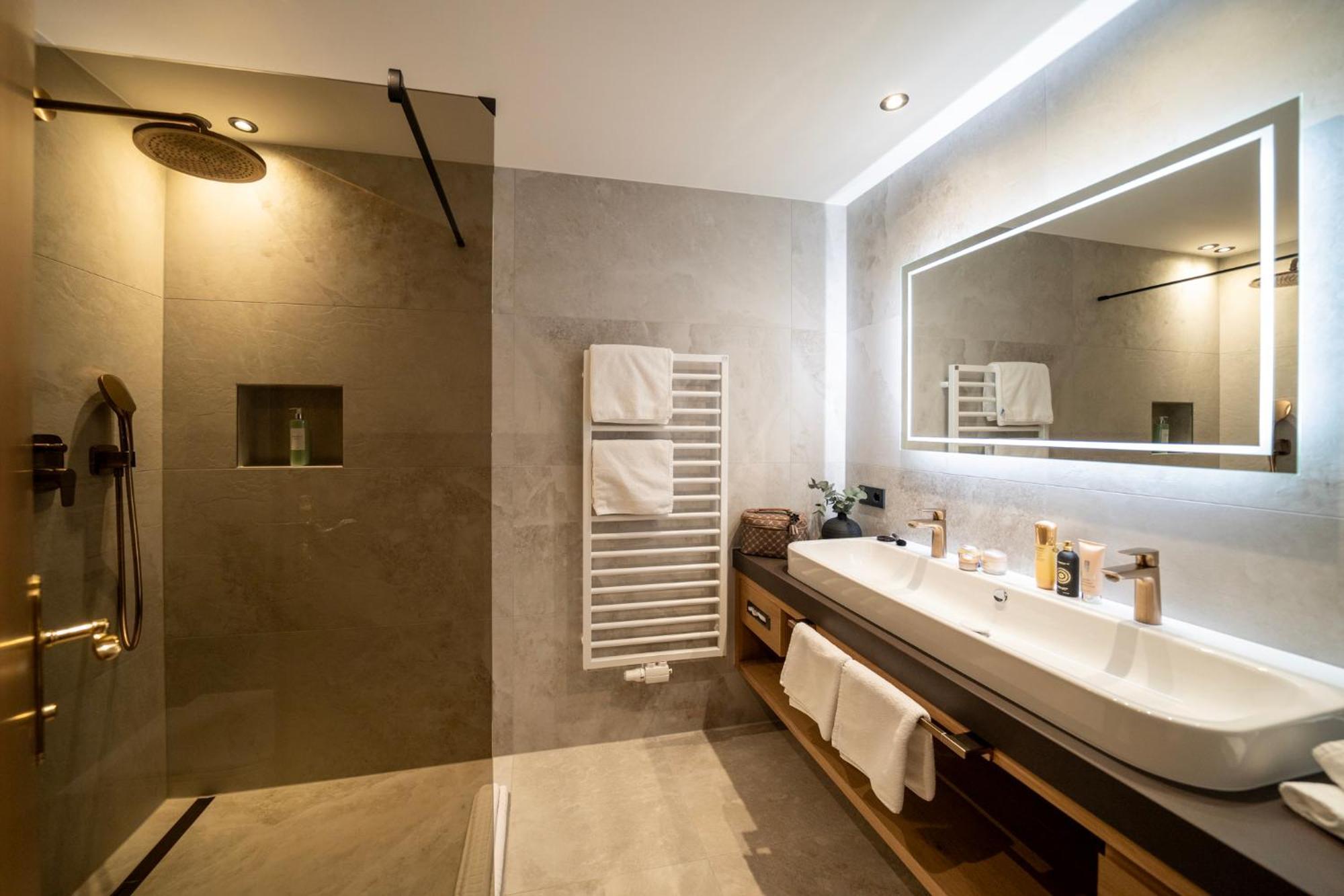 Three-Bedroom Apartment,1633682071:JPEG