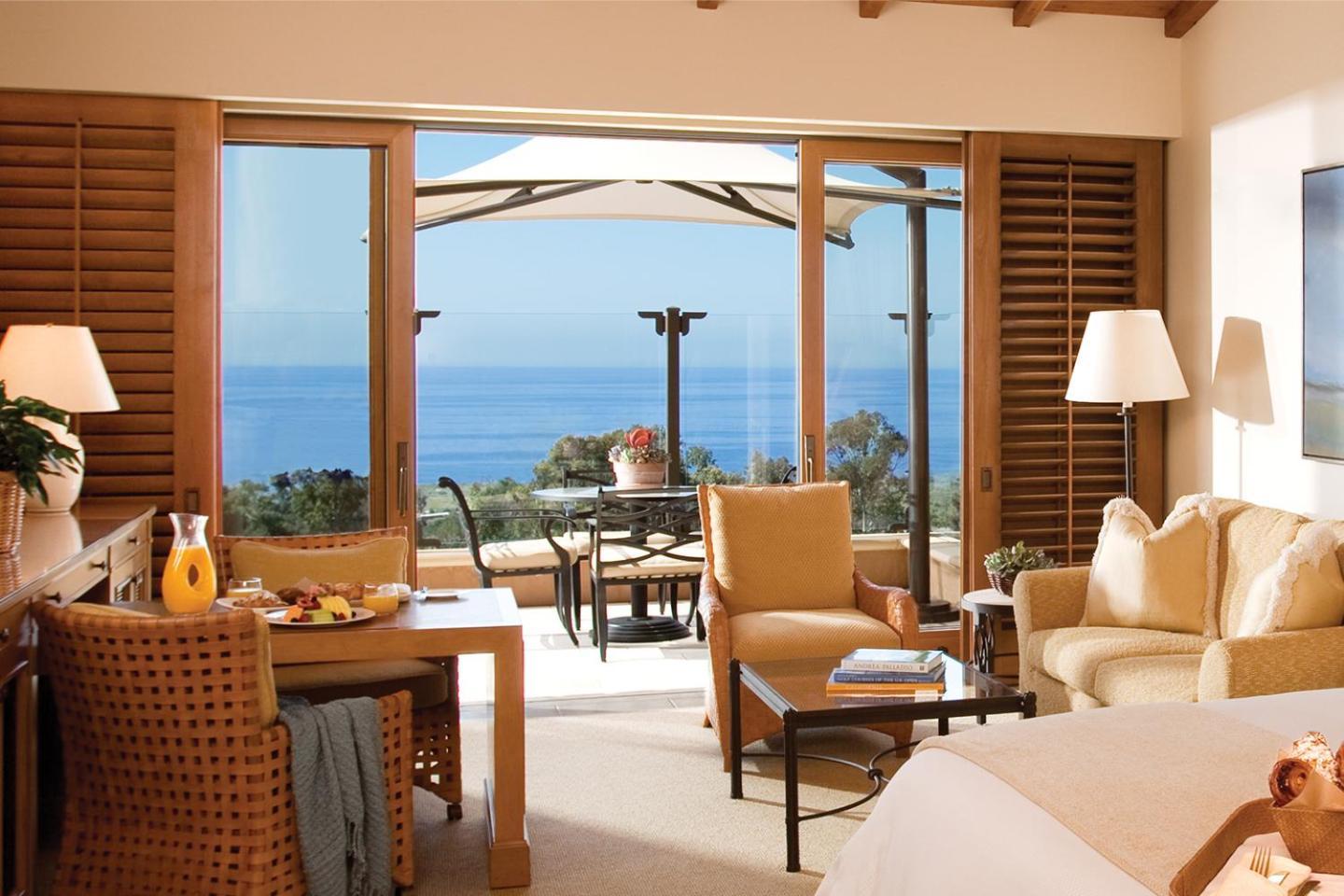 Premium King Bungalow Balcony Ocean View