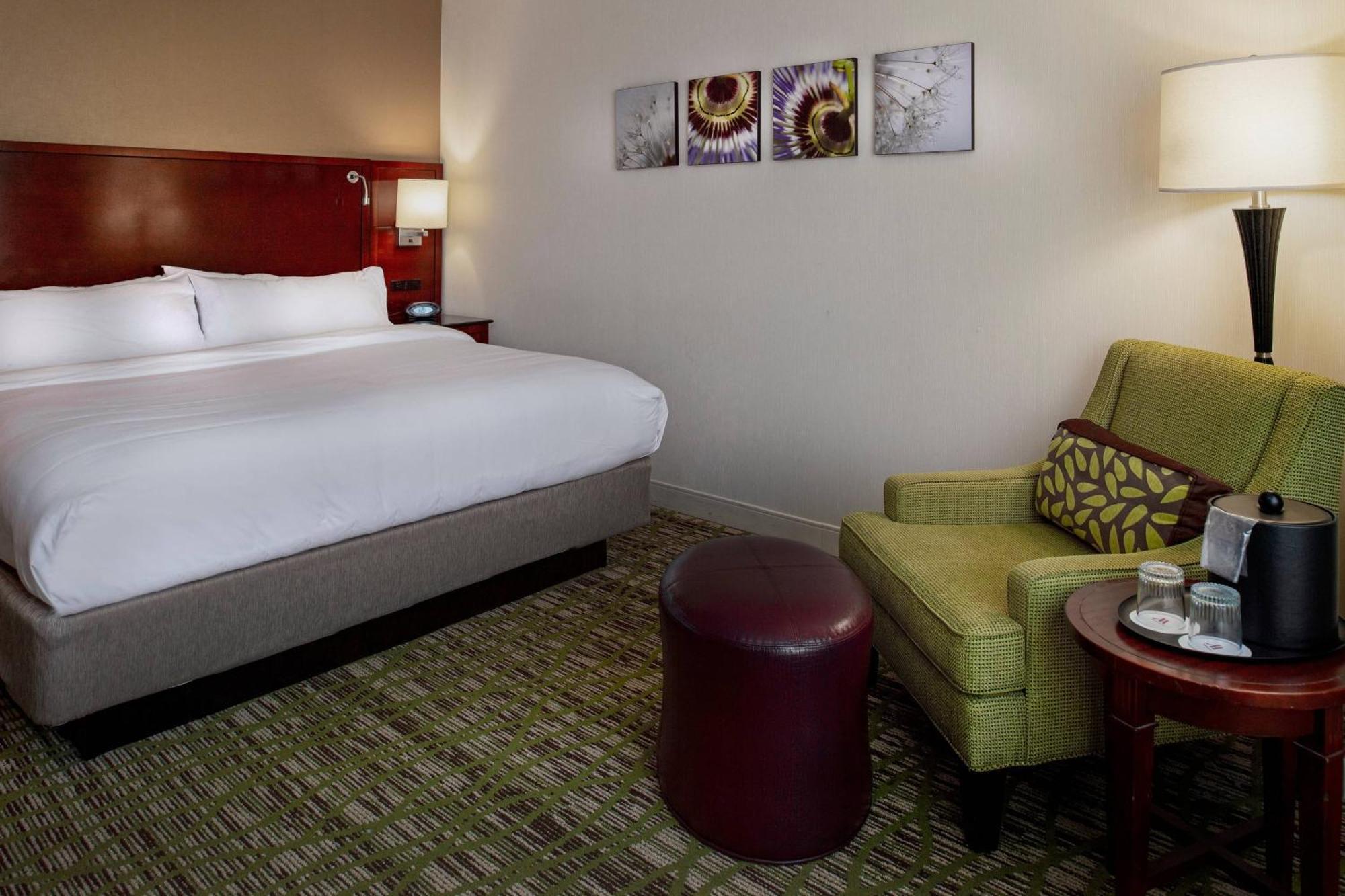 Standard Room Club Lounge Access