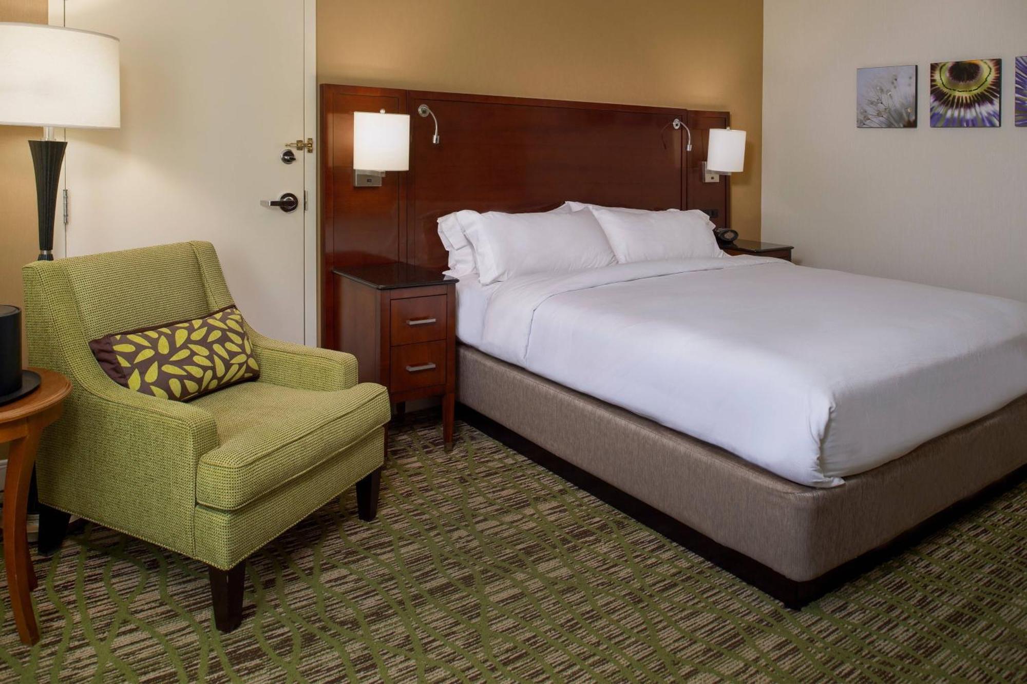 Standard Room Club Lounge Access