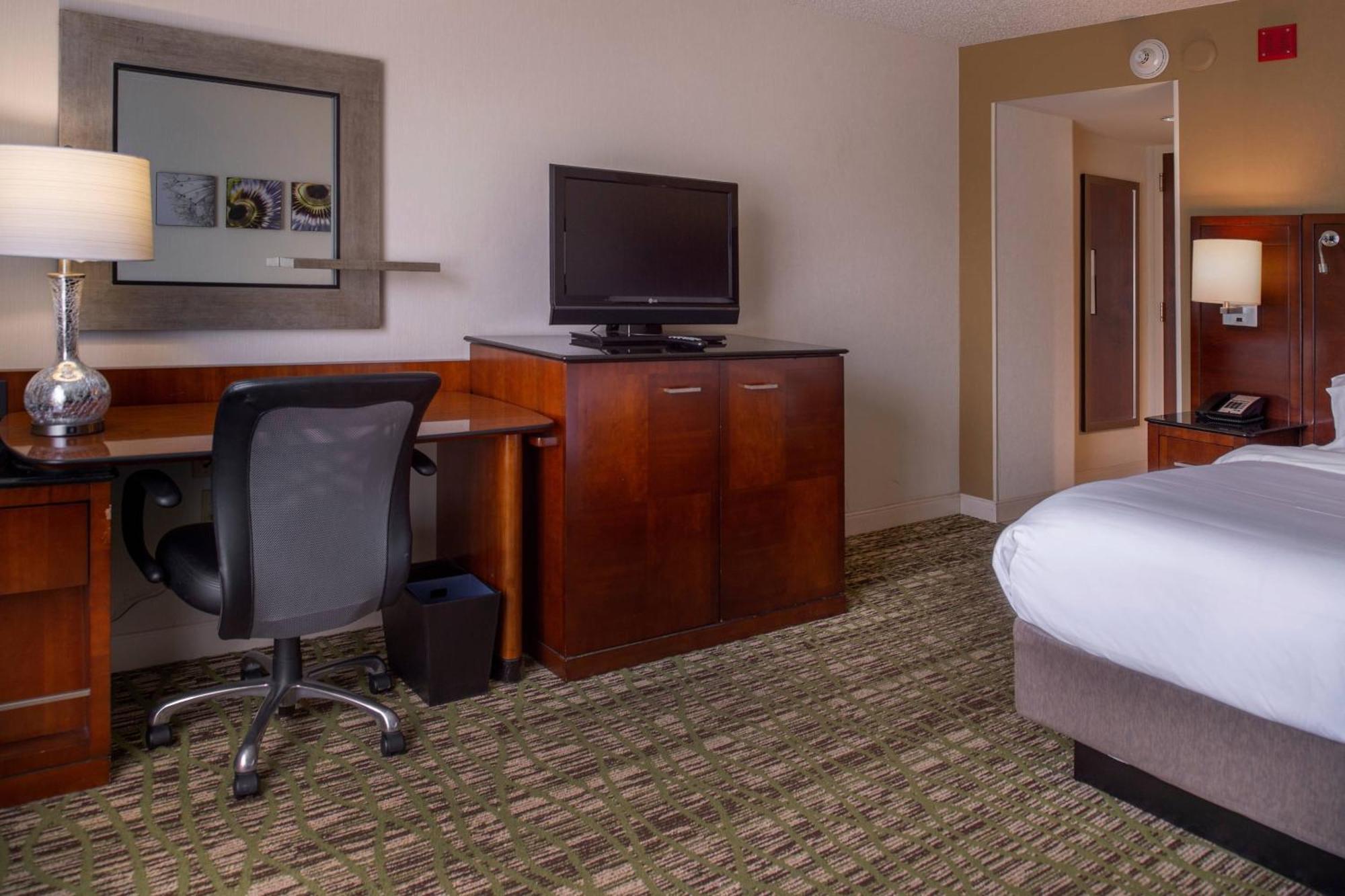 Standard Room Club Lounge Access