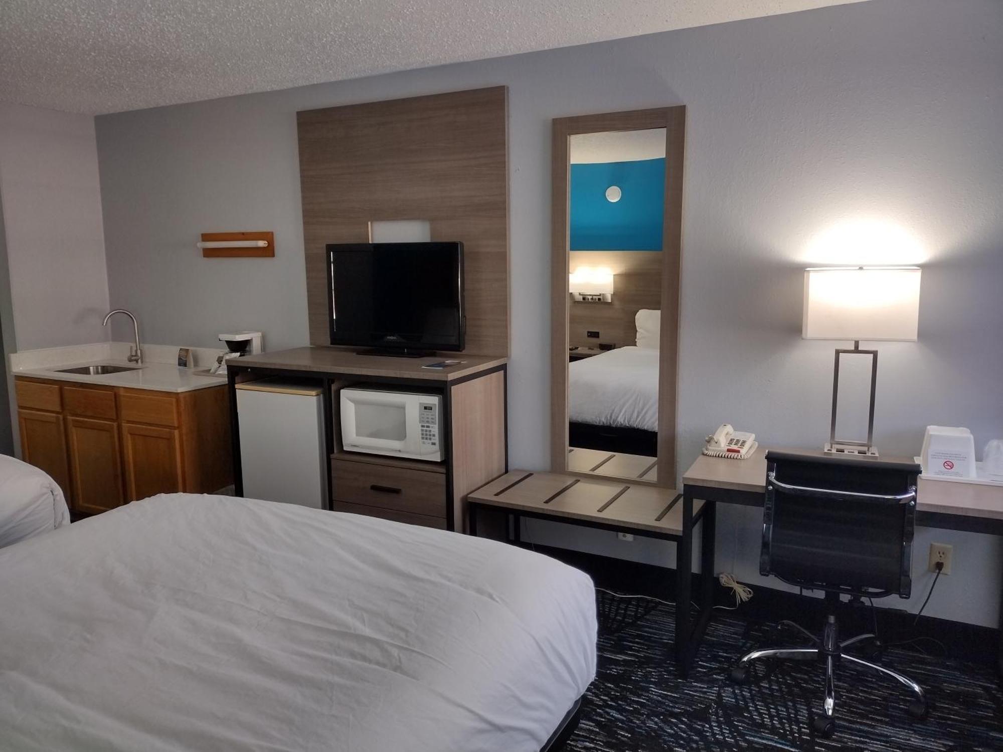 Deluxe Queen Room Two Queen Beds Non-Smoking