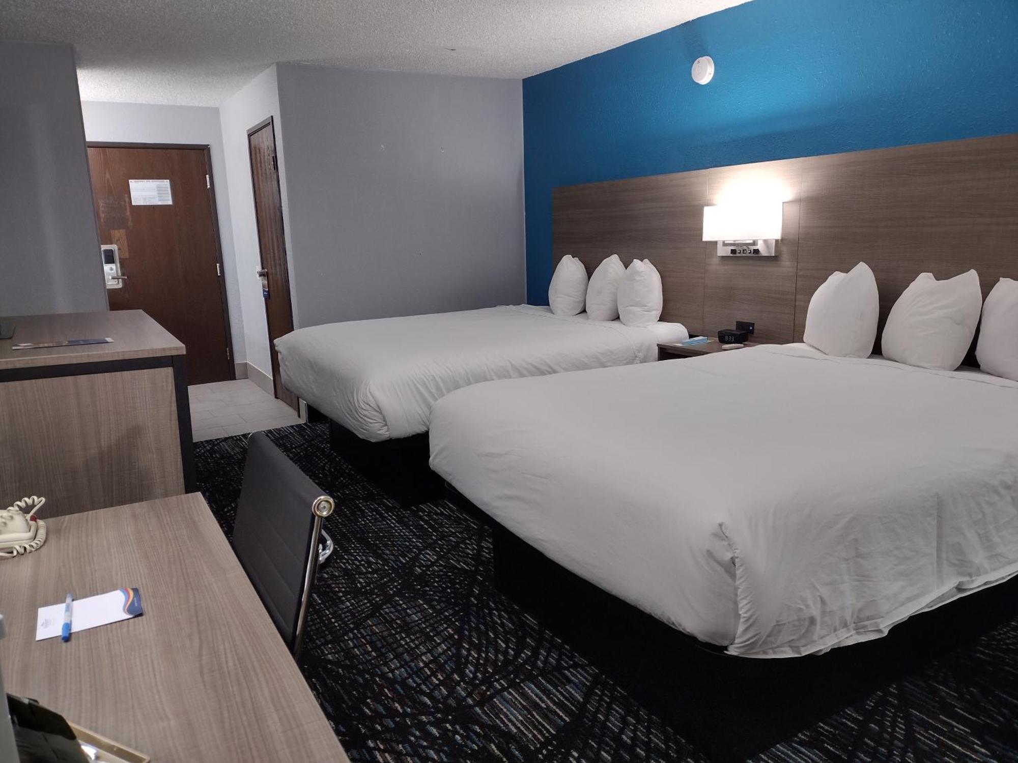 Queen Room Two Queen Beds Pool View Non-Smoking