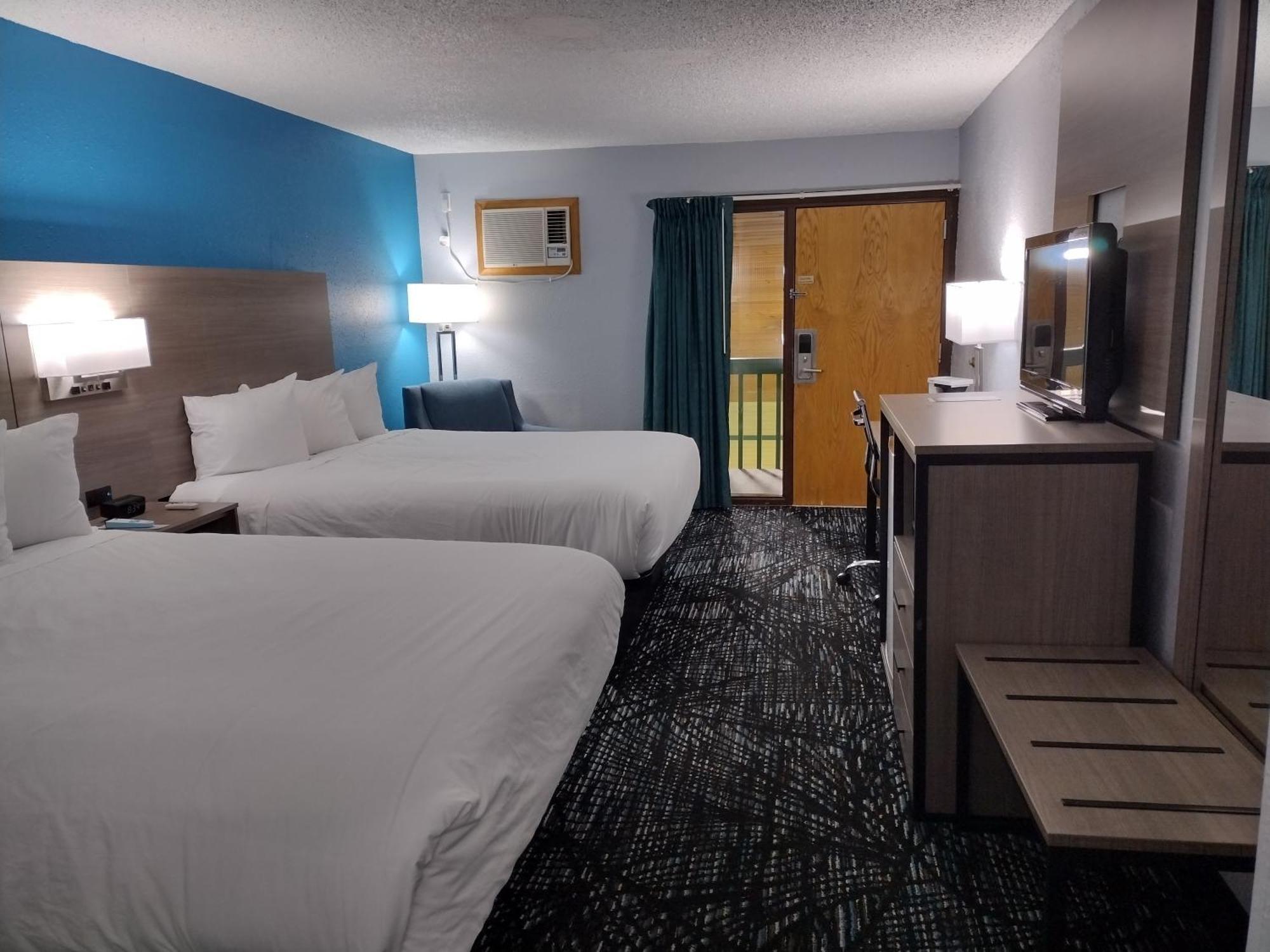 Queen Room Two Queen Beds Pool View Non-Smoking