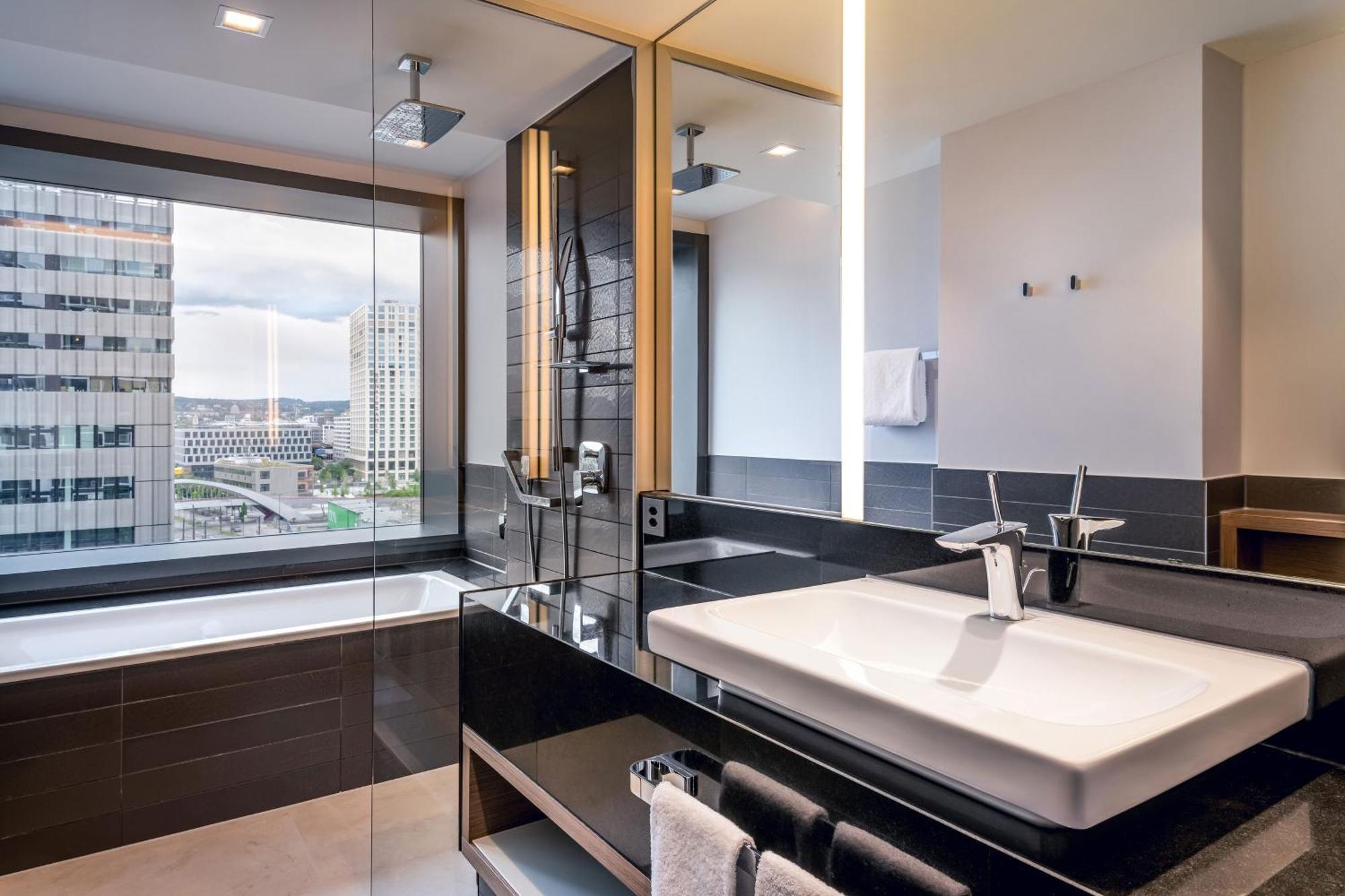 Junior Suite Club Lounge Access