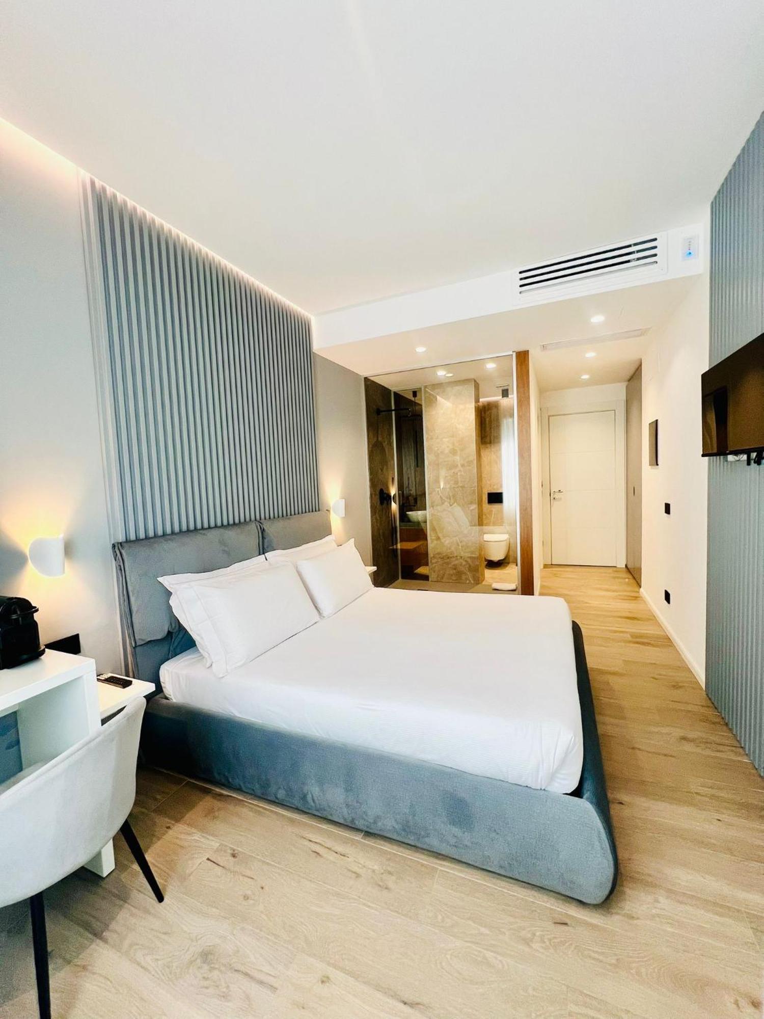 Deluxe Room,1633697506:JPEG
