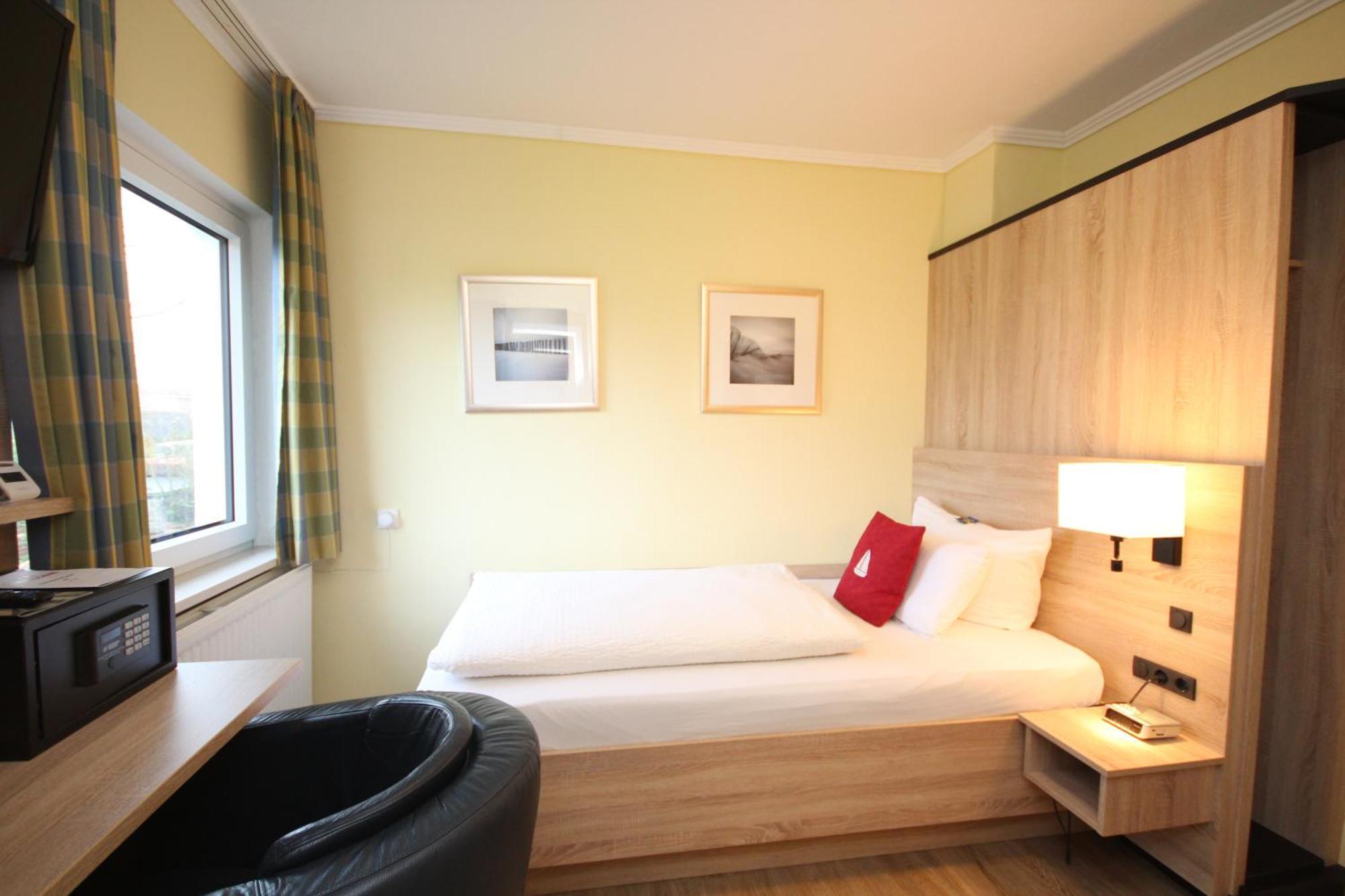 Single Room,1634395339:JPEG