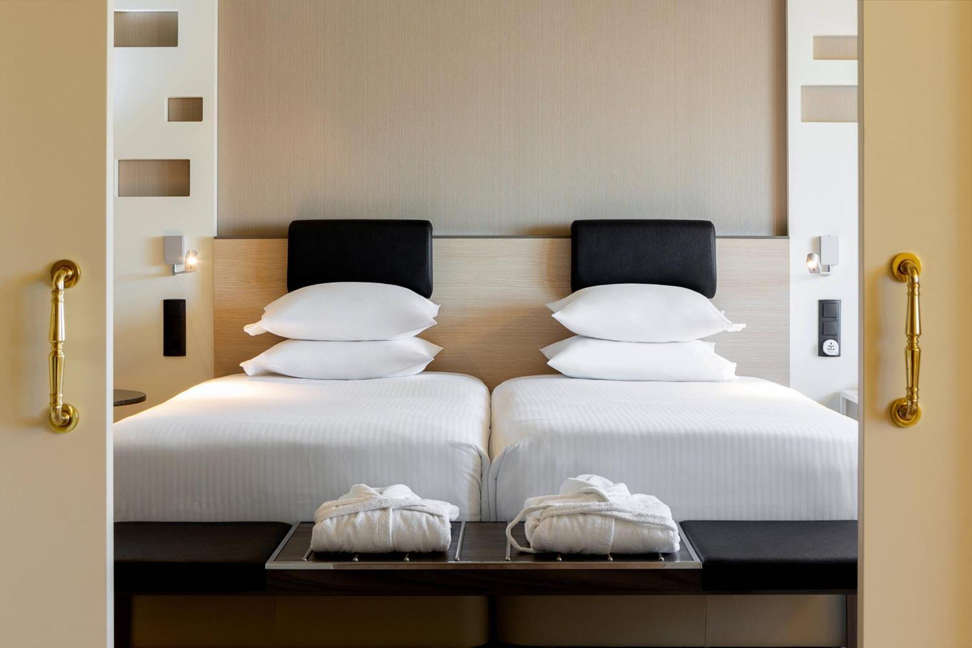 Executive Twin Suite Lounge Access