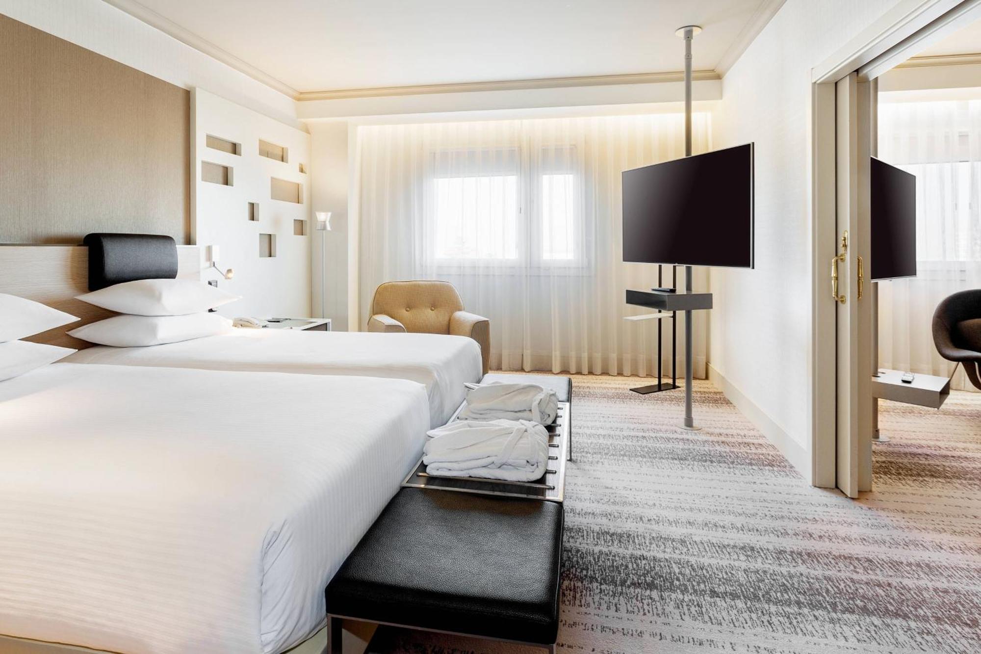Executive Twin Suite Lounge Access