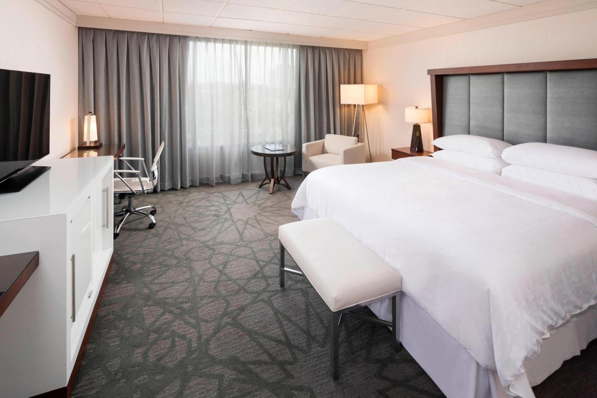 Club level Guest room 1 King