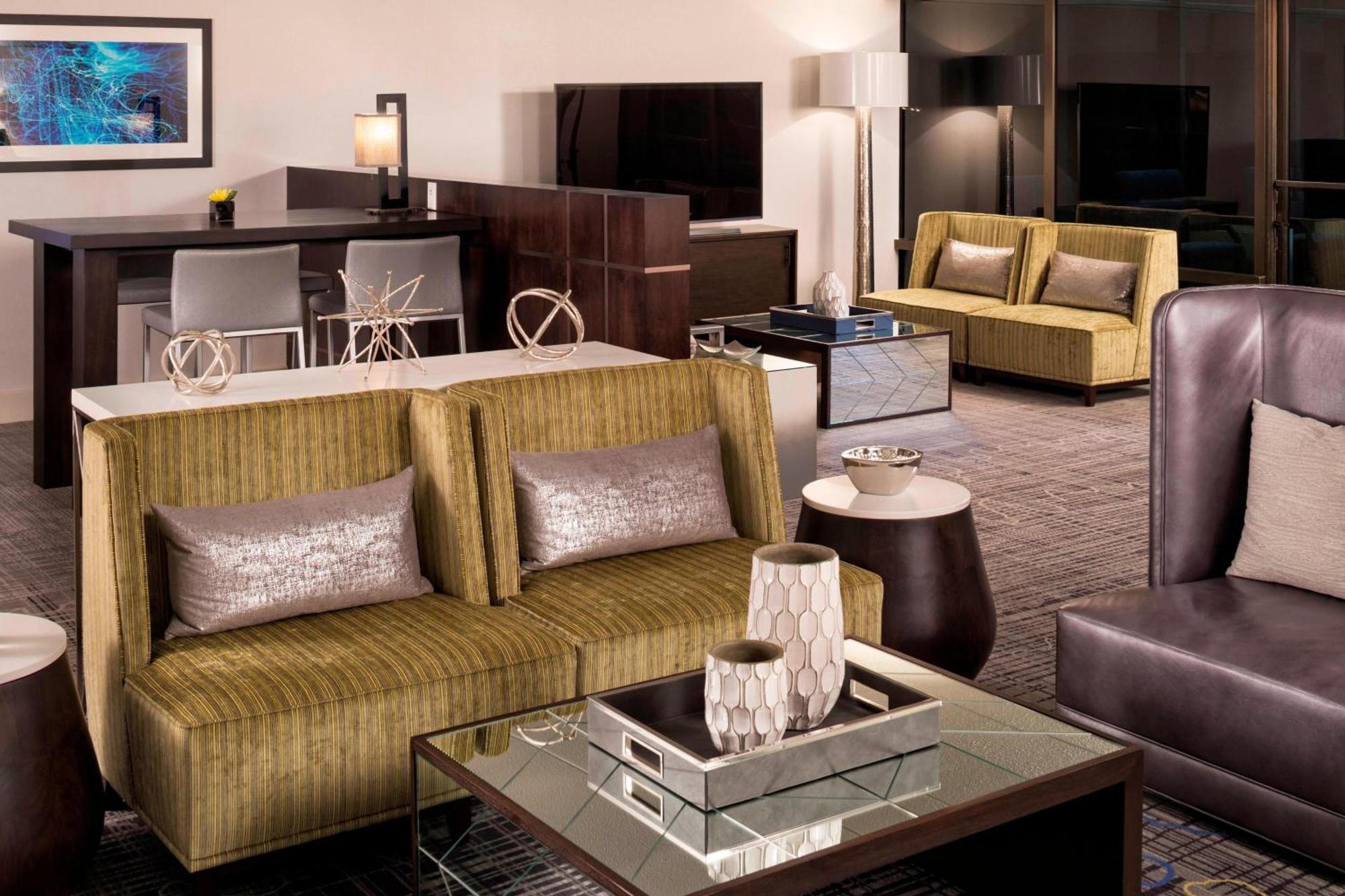 Club level Guest room 1 King