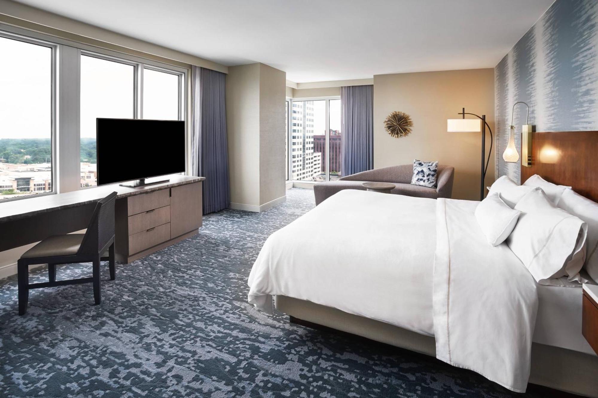 Larger Guest room 1 King Corner room