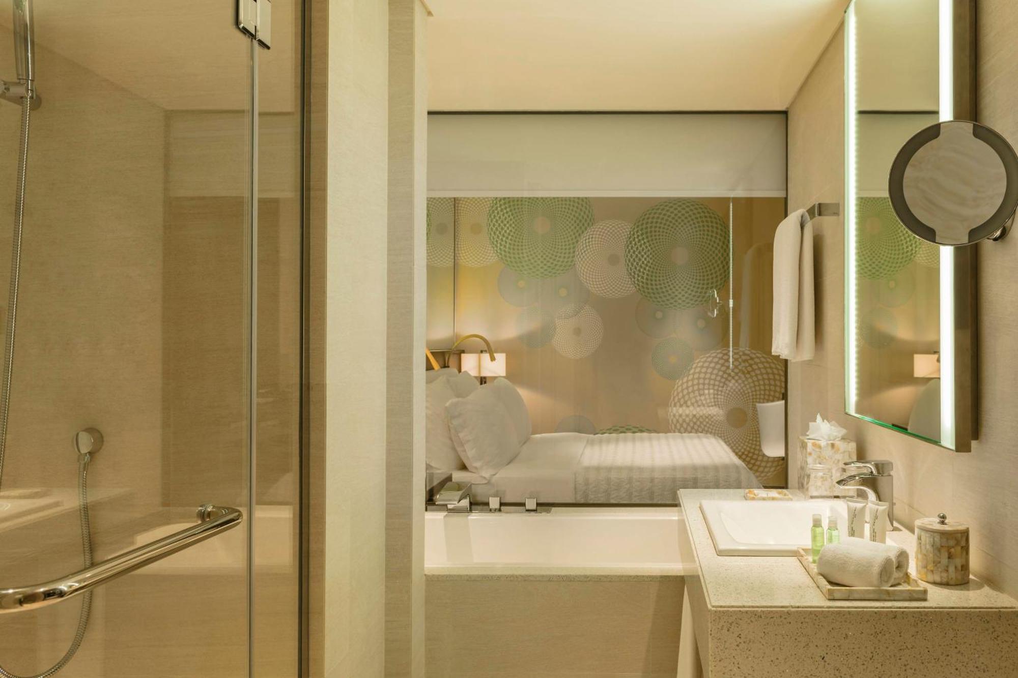 Superior Deluxe King Room Balcony Land View