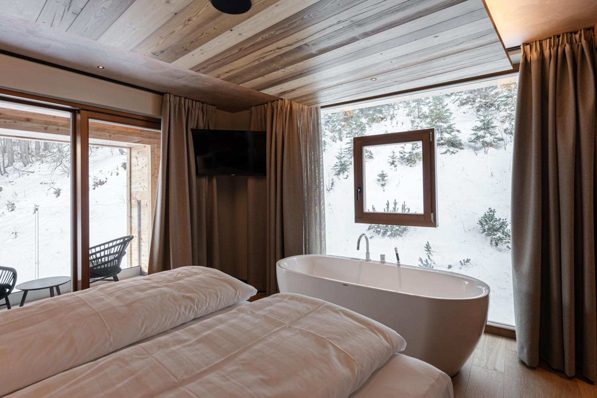 Suite with Hot Tub,1634404295:JPEG