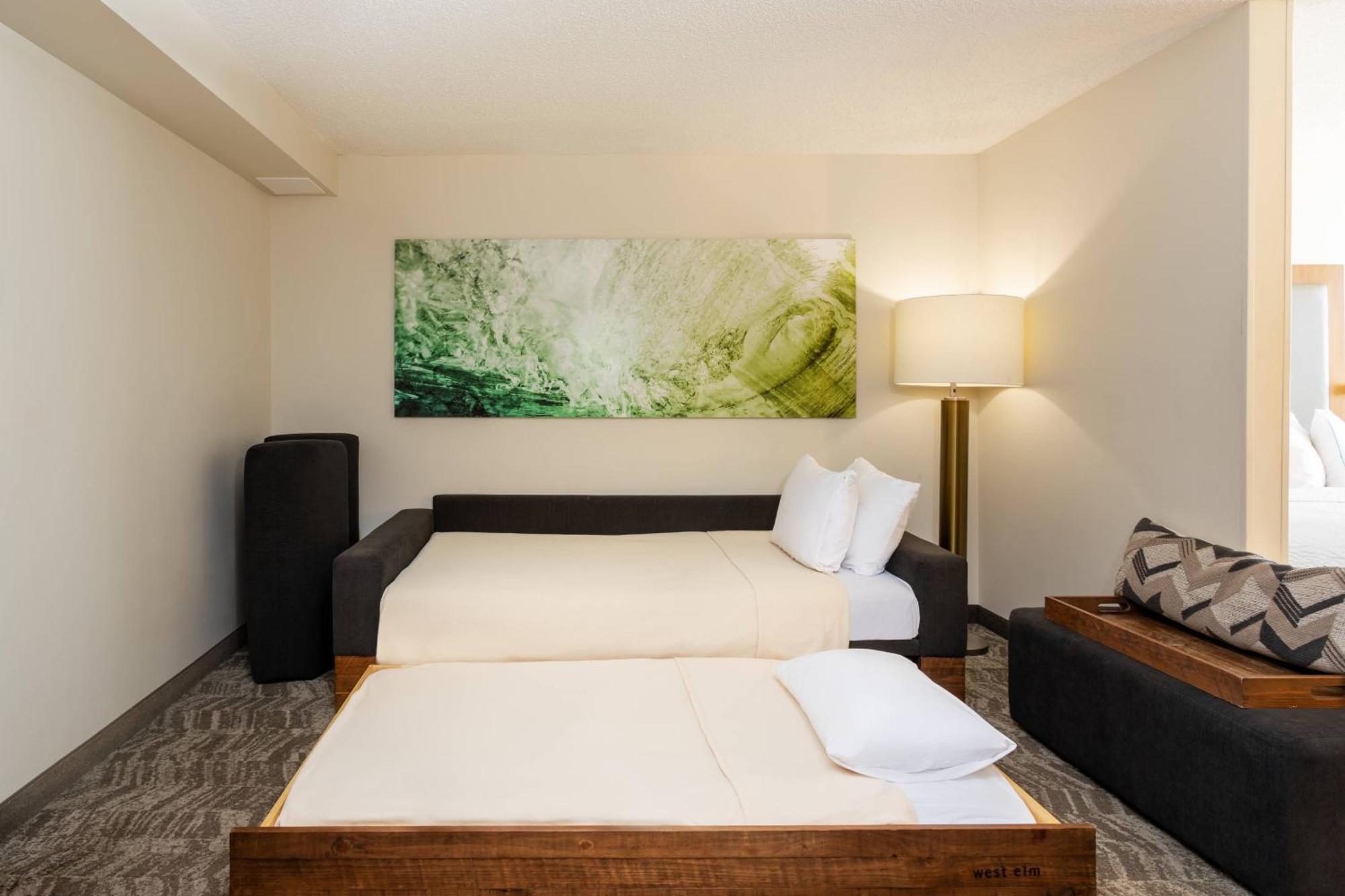 Suite with Two Double Beds and Sofa Bed,1634408107:JPEG