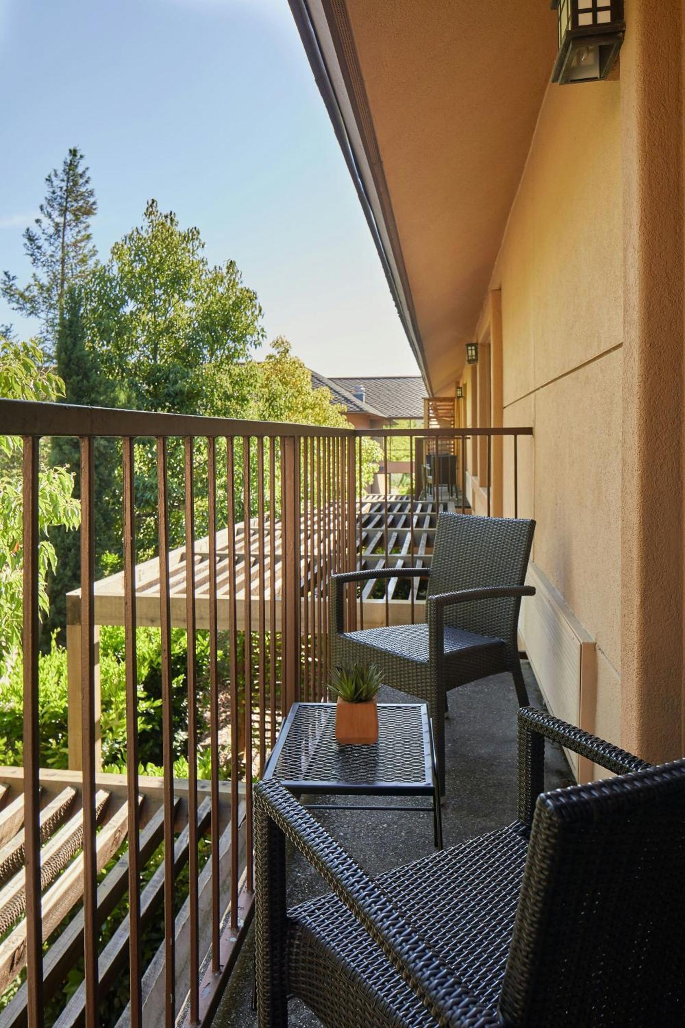 Guest room, 1 King, Garden view,1353920615:JPEG