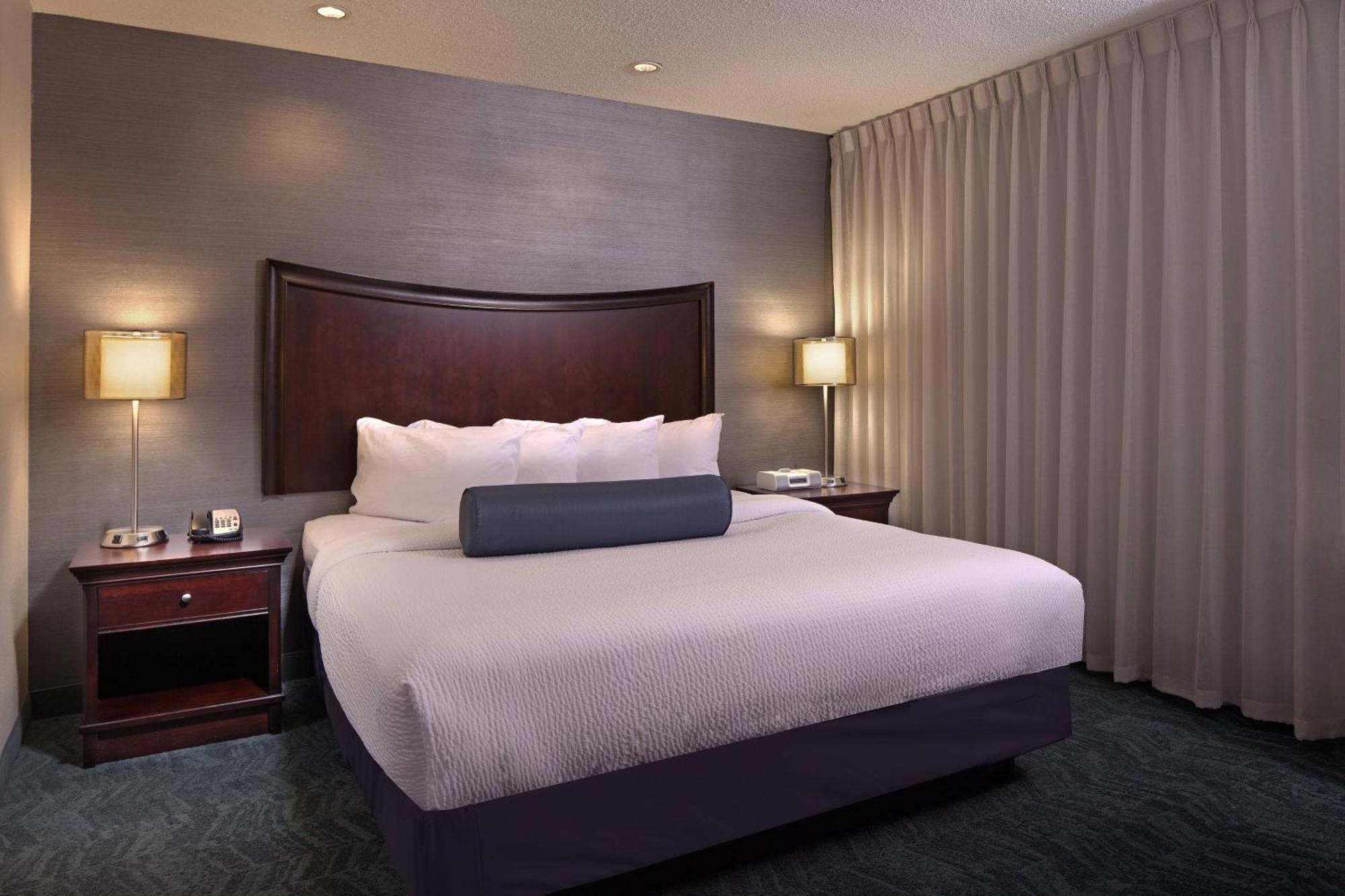 Two-Bedroom King Suite Two King Beds High Floor Trundle Sofa