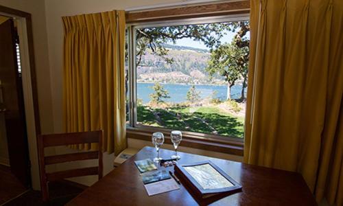 1 King Bed Partial River View Pet Friendly
